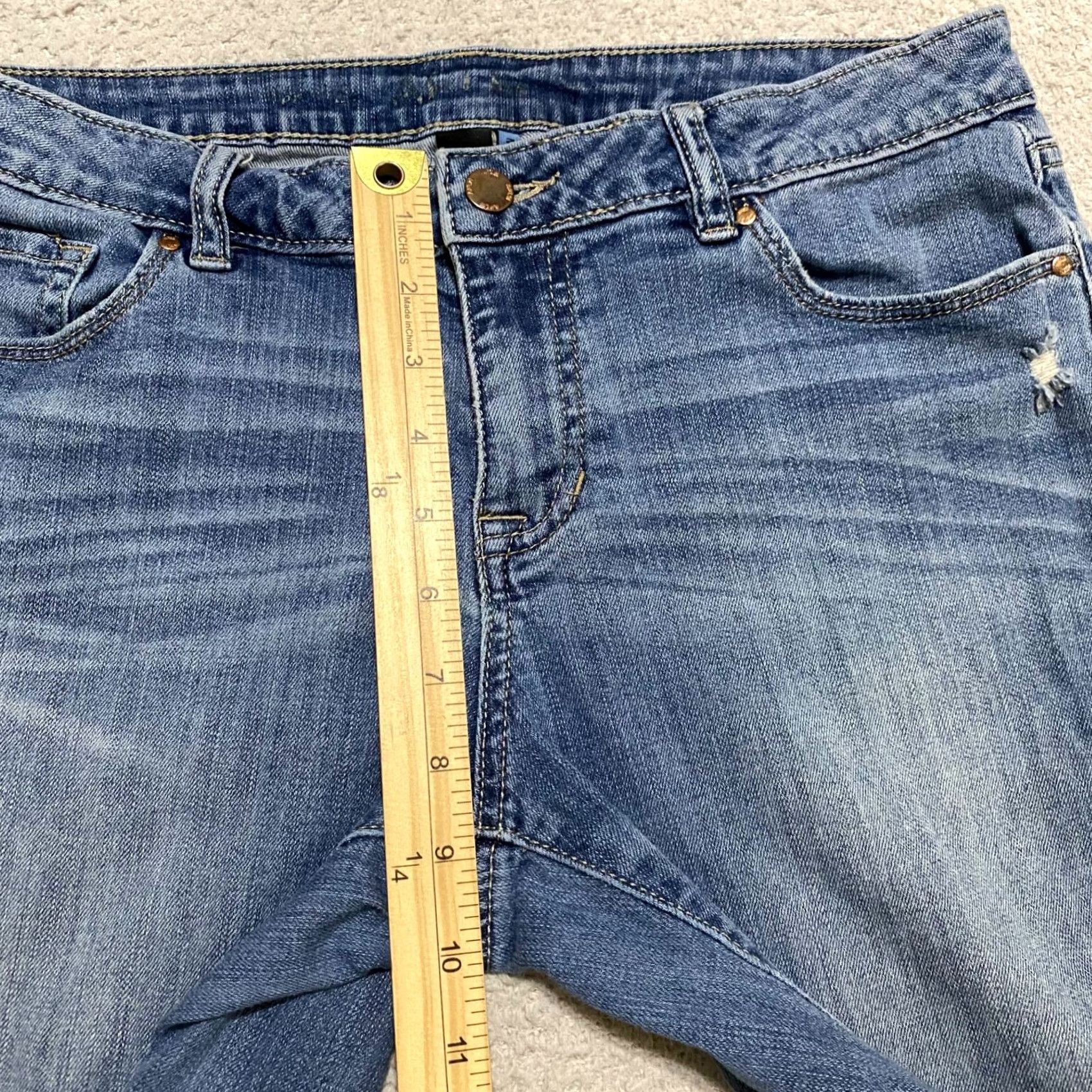 Apt. 9 Apt. 9 Womens 8 Bermuda Shorts Blue Denim Inseam 12" Mid Rise Distressed 5-Pocket Denim Bermuda Womens Size 8 Blue Modern Casual Shorts Womens Size 30" / US 8 / IT 44 - 6 Thumbnail