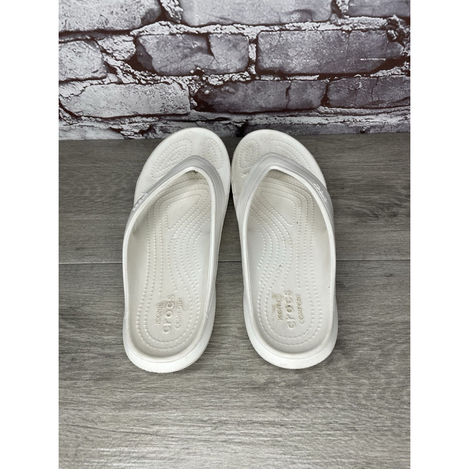 Crocs Crocs Iconic Comfort White Rubber Classic Thong Sandals Wome Size US 10 / IT 40 - 5 Thumbnail