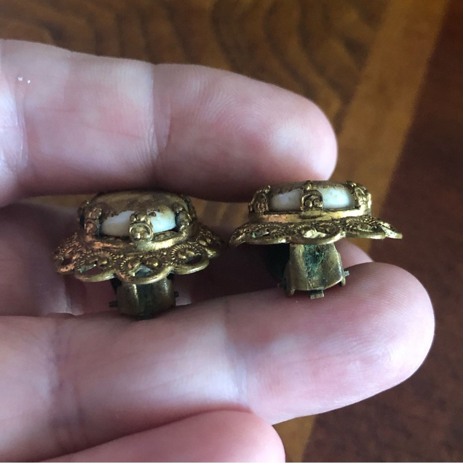 Vintage Vintage floral sugar glass filigree clip on earring Size ONE SIZE - 4 Thumbnail