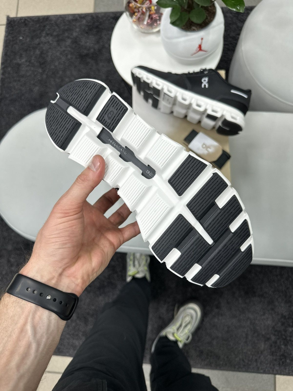 On On Running Cloud 6 Black/White Size US 10 / EU 43 - 6 Thumbnail