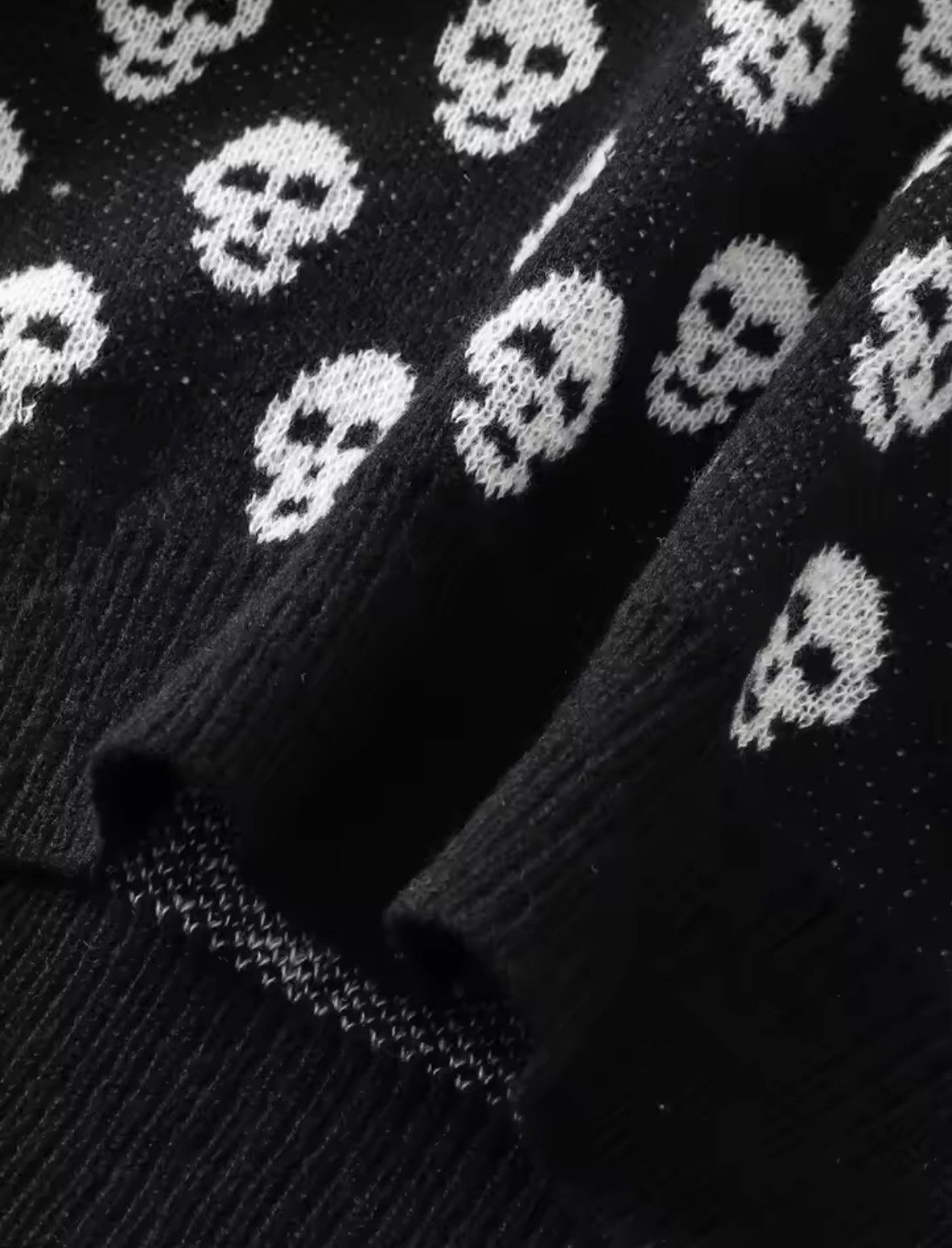 Japanese Brand Streetwear All Over Skull Jacquard Knitted Sweatshirt Size US L / EU 52-54 / 3 - 4 Thumbnail