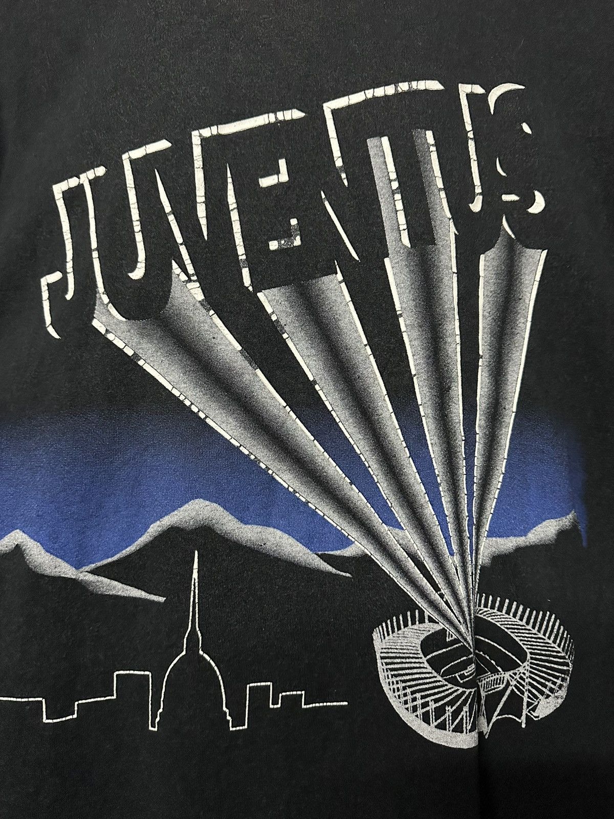 Vintage Vintage 90s Juventus Italia Club Single Stitch Faded Tee Size US L / EU 52-54 / 3 - 4 Thumbnail