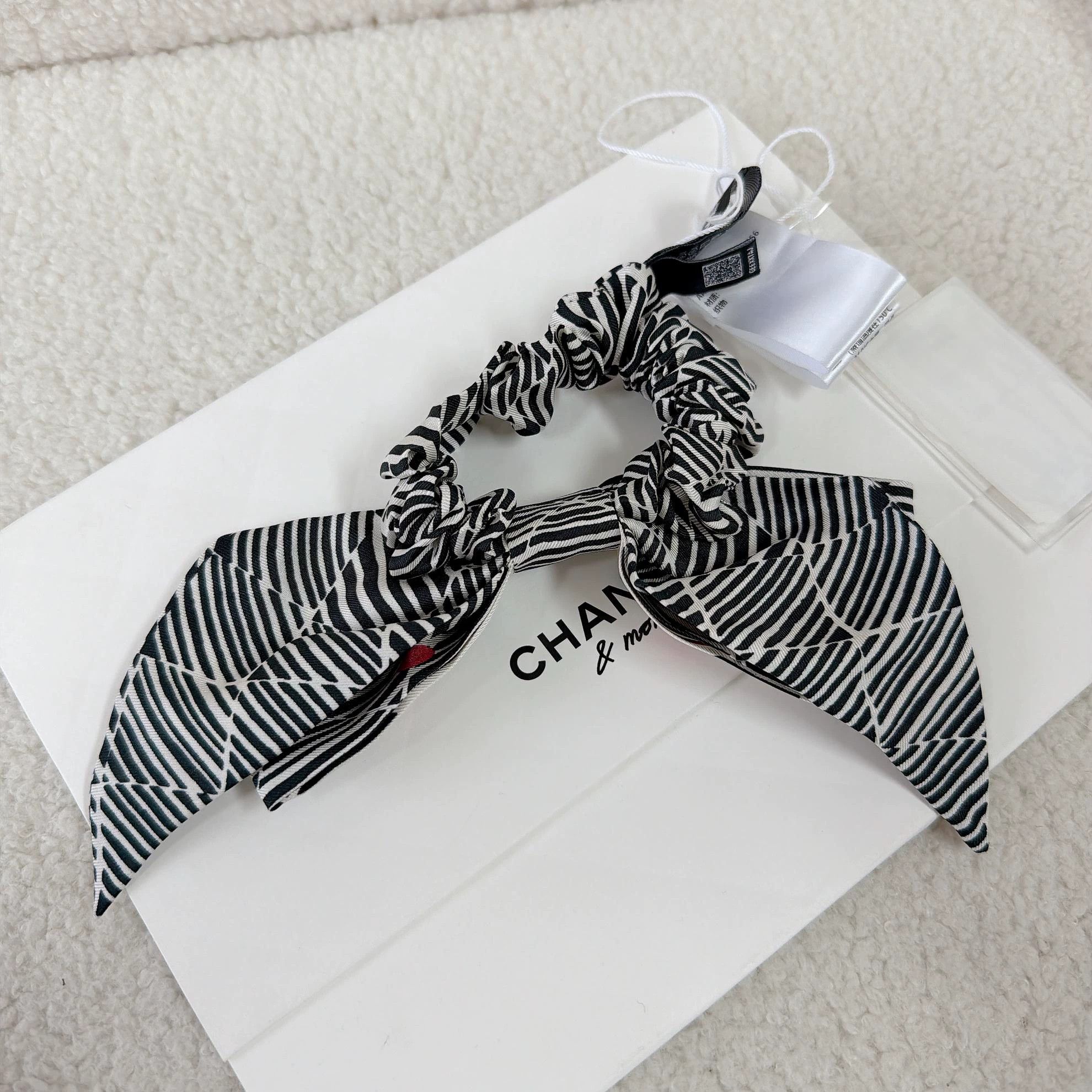 Chanel Chanel Striped Bow Hair Scrunchie Size ONE SIZE - 3 Thumbnail