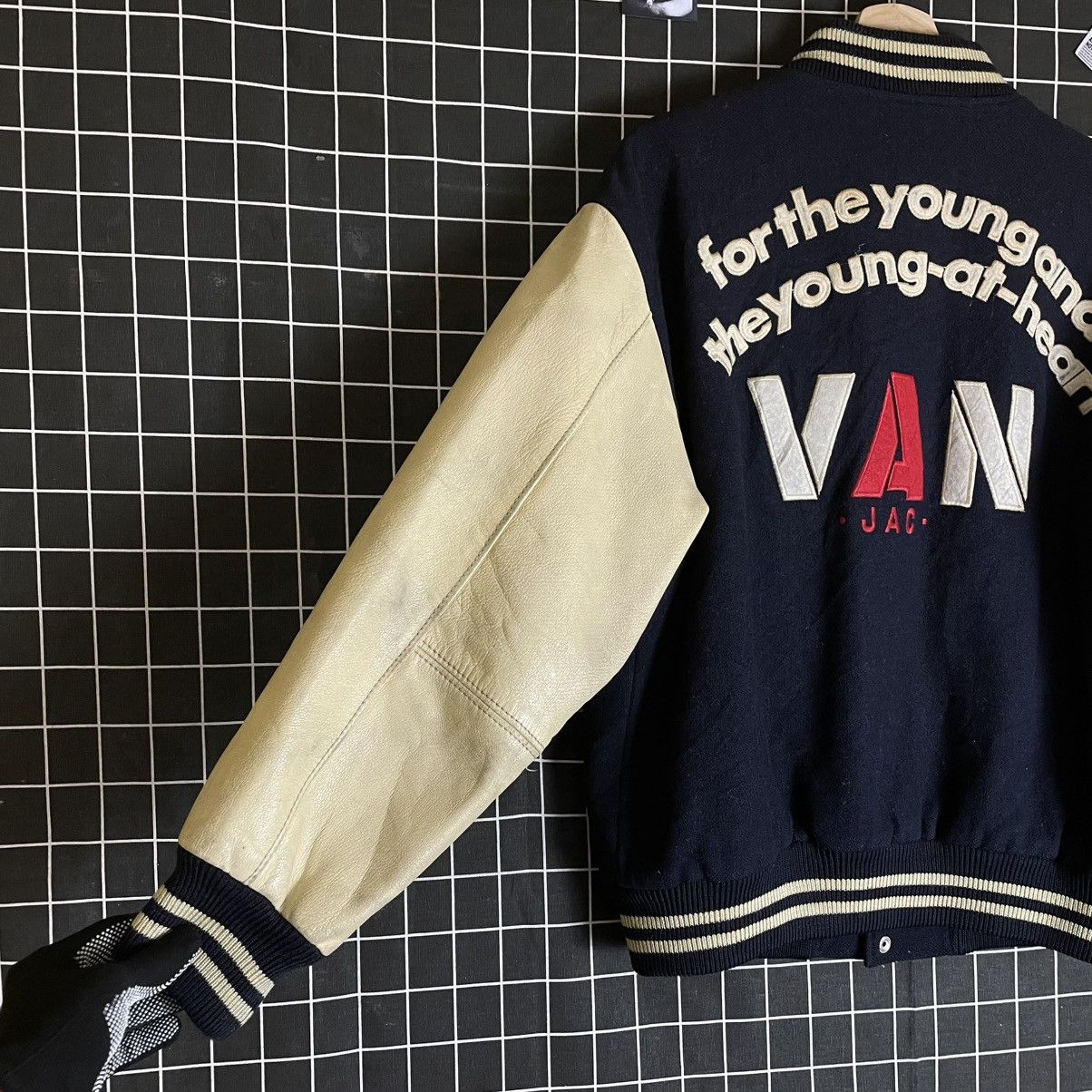 Van VINTAGE VAN JAC LEATHER SLEEVE WOOL VARSITY JACKET Size US L / EU 52-54 / 3 - 4 Thumbnail