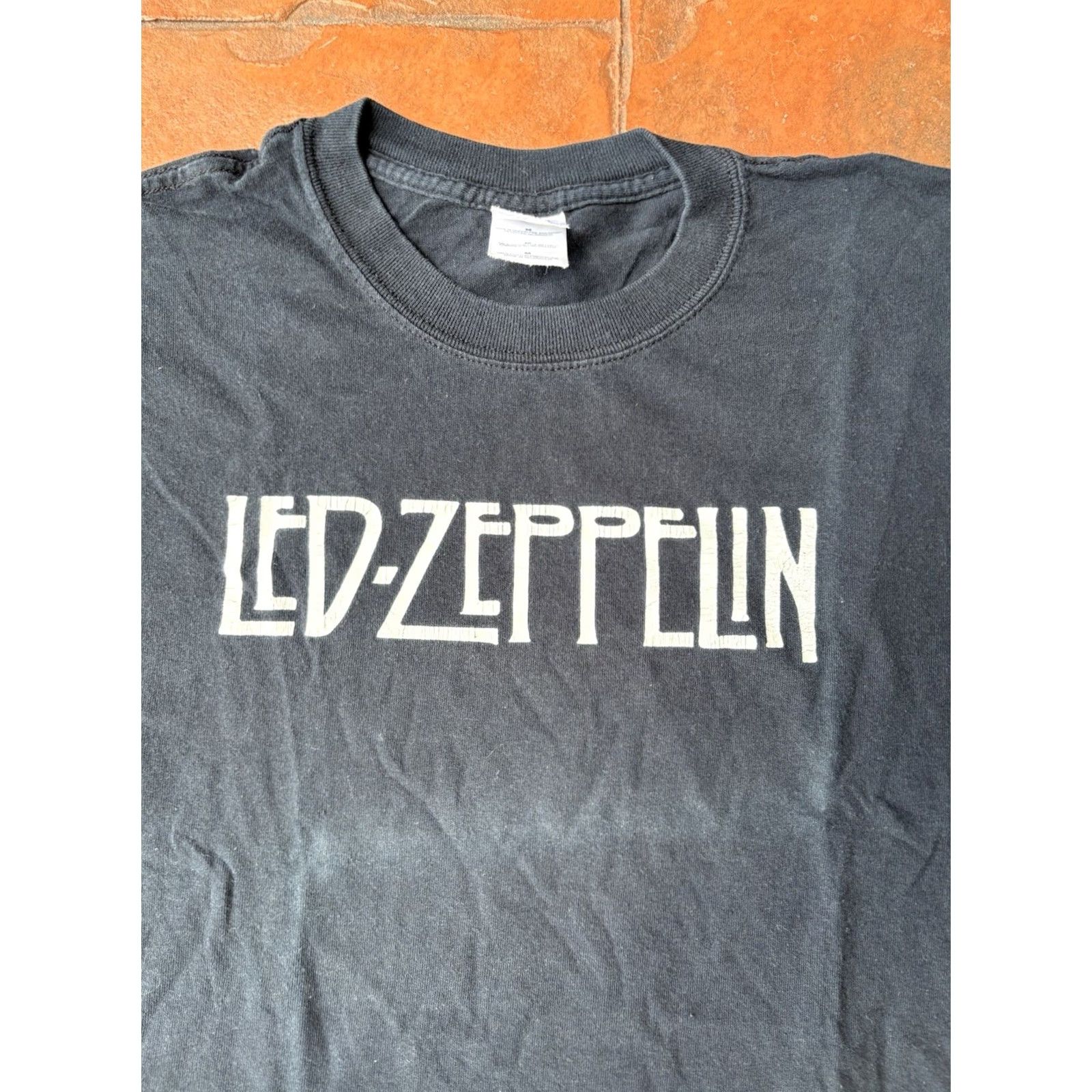 Gildan VINTAGE Led Zeppelin Band Tour T-Shirt M Black Cotton Gildan Crew Neck Short Sleeve Mens 90s Rock Grunge Band, Music, LED, Y2K, Medium Size US M / EU 48-50 / 2 - 4 Thumbnail