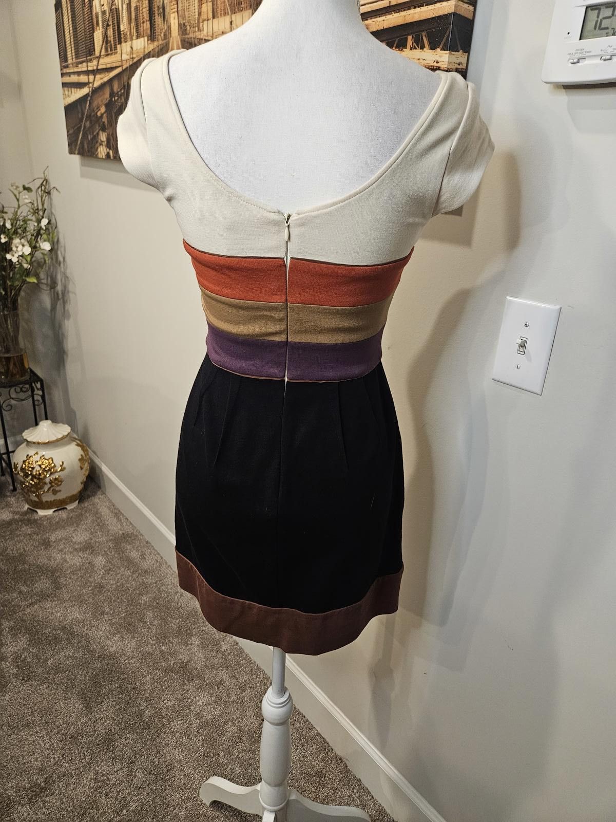 Bcbgmaxazria BcbgMaxazaria Color Block Dress with pockets Size XS / US 0-2 / IT 36-38 - 3 Thumbnail