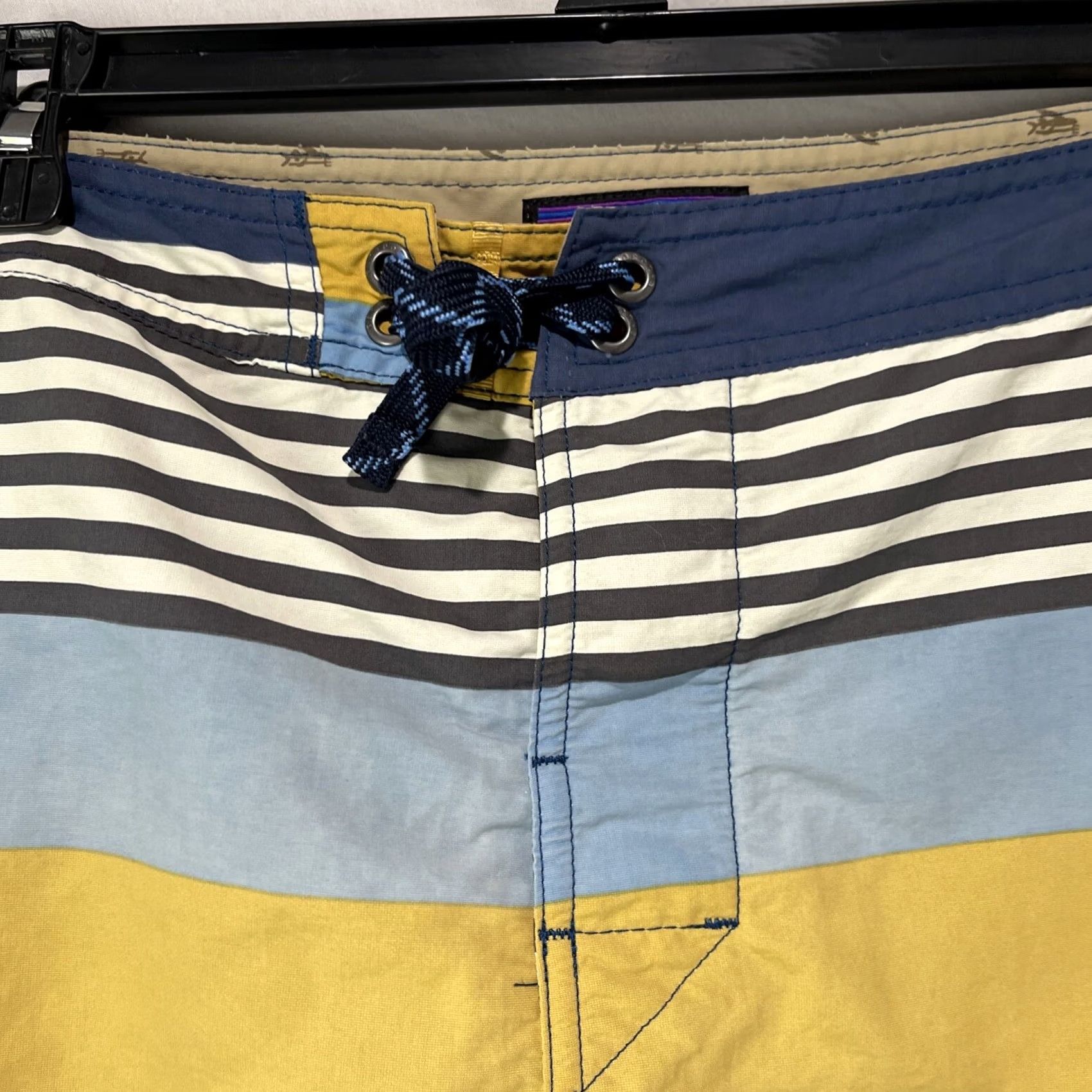 Patagonia Patagonia Board Shorts Mens 36 Blue Beach Swim Surfing Drawstring Zip Pocket Size US 36 / EU 52 - 3 Thumbnail