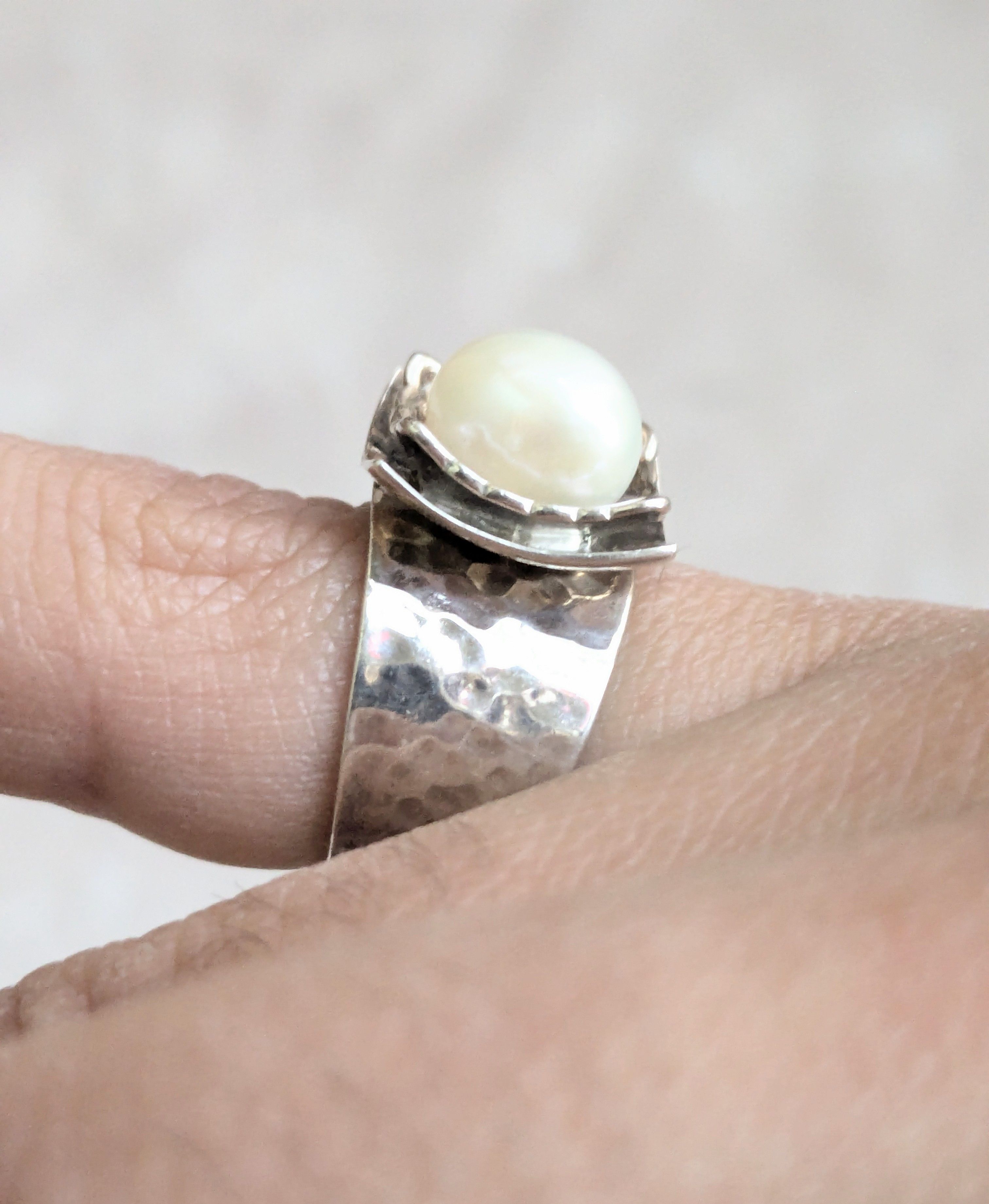Sterling Silver Silpada Sterling Silver Ring Pearl 6.5 Hammered Size ONE SIZE - 12 Thumbnail