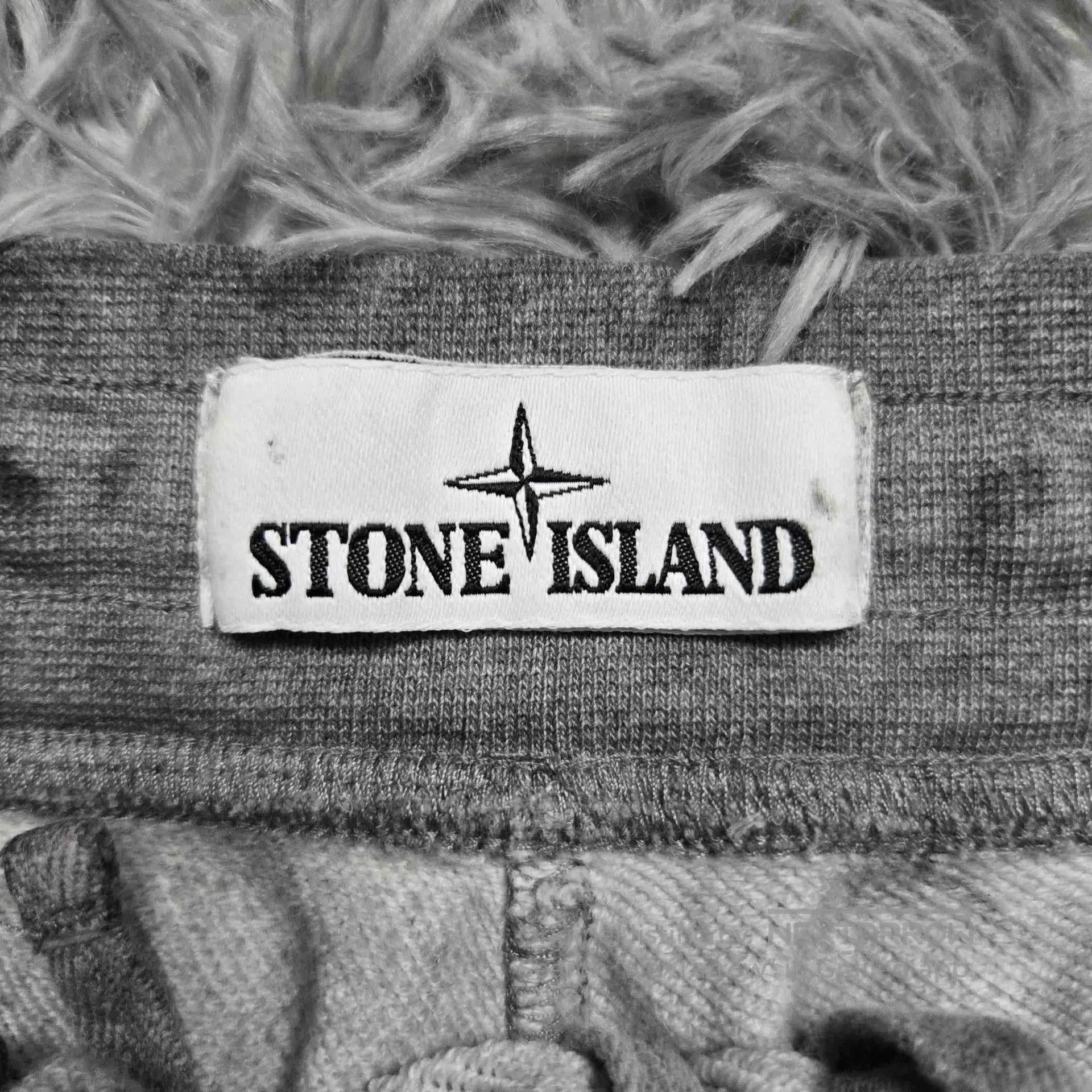 Stone Island stone island gradient wash shorts size large. Size US 34 / EU 50 - 3 Thumbnail