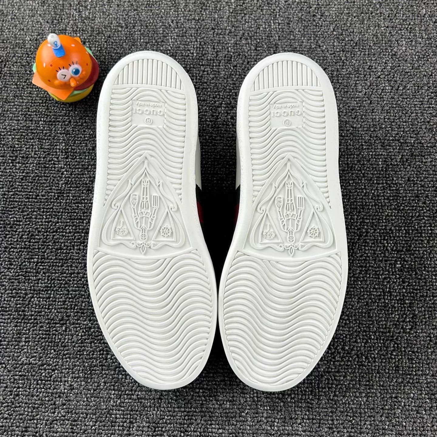 Gucci Gucci Bees Embroidered White Sneaker Women's 34 Size US 4 / IT 34 - 6 Thumbnail