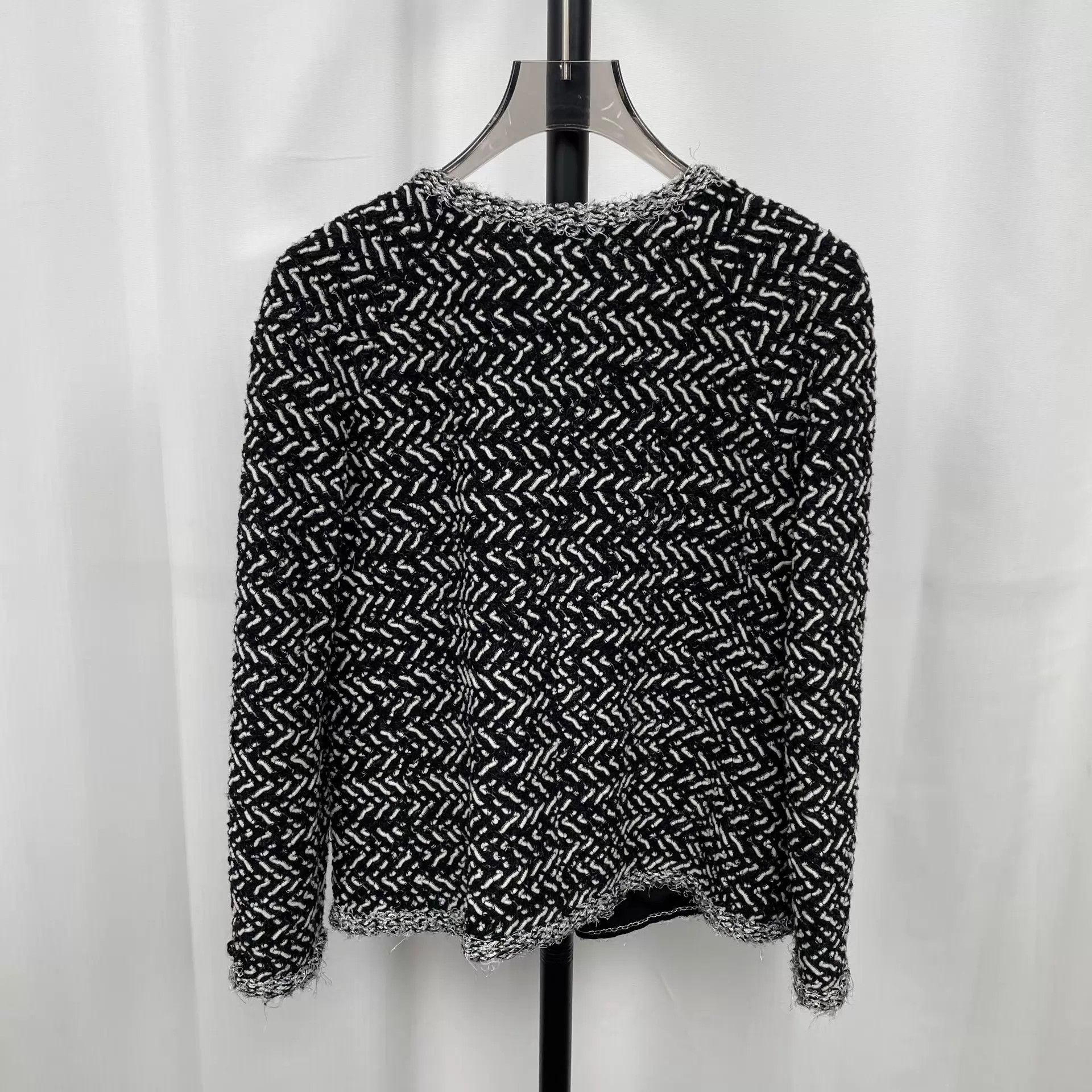 Chanel Chanel Black & White Soft Tweed Jacket Size 36 Size XS / US 0-2 / IT 36-38 - 2 Thumbnail