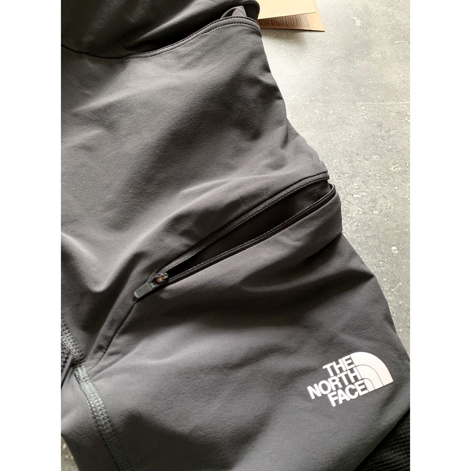 The North Face THE NORTH FACE Felik Tight Leggings Women’s 4 Black Activewear Star, Outdoor, Sports, Track Pants Women Size 27" / US 4 / IT 40 - 5 Thumbnail