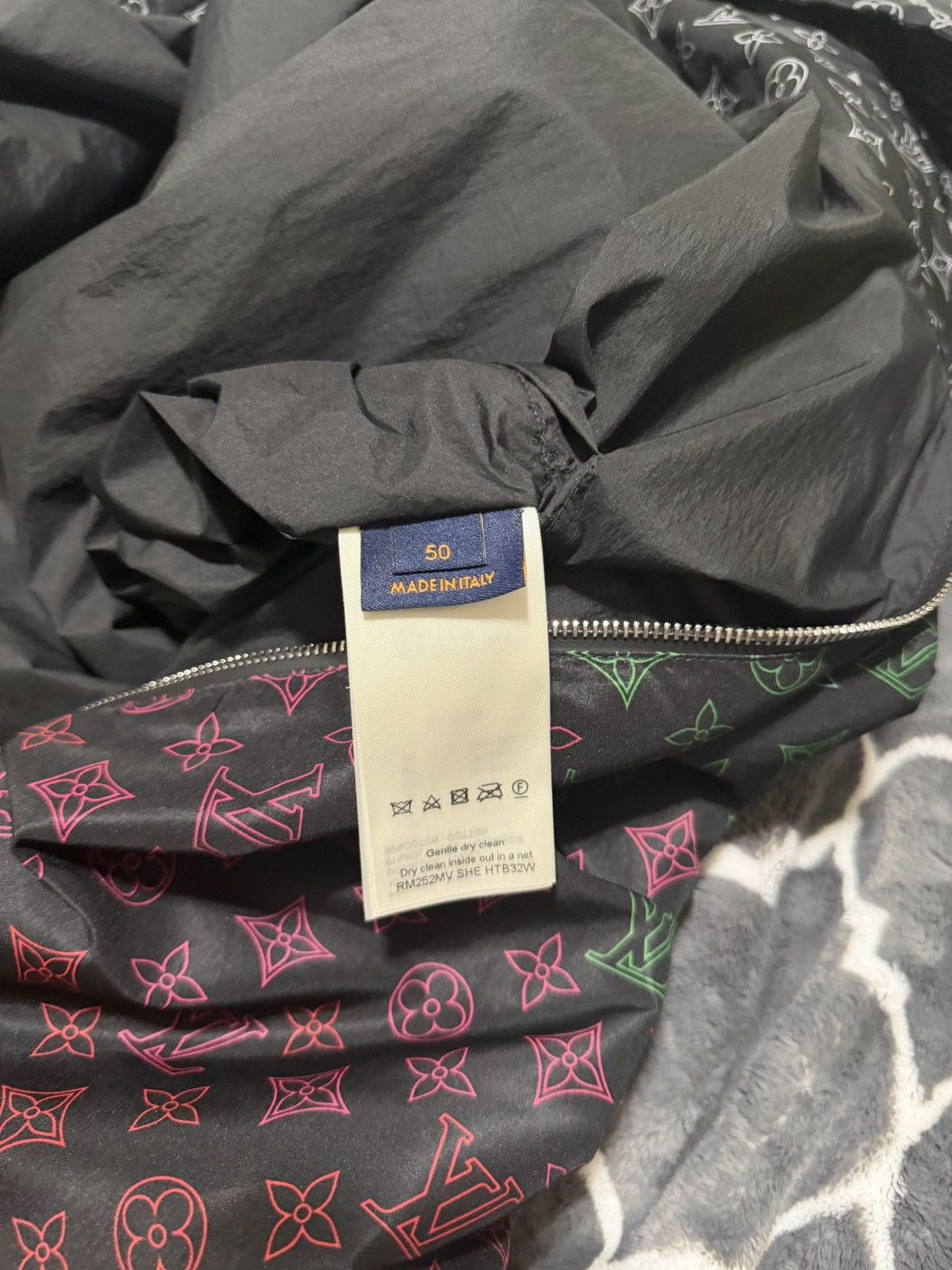 Louis Vuitton Louis Vuitton Monogram Flowers Gradient Printed Windbreaker Size US L / EU 52-54 / 3 - 8 Thumbnail