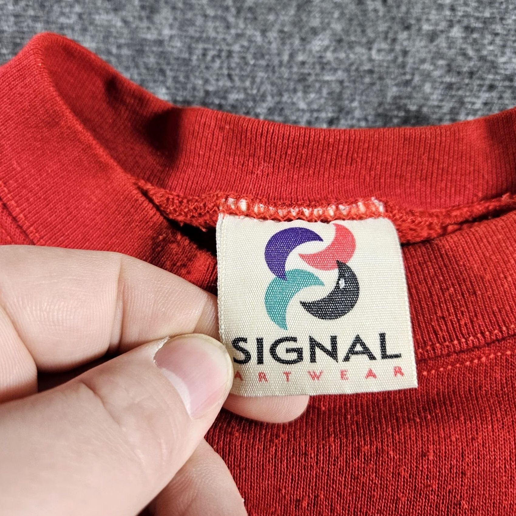 Vintage VINTAGE Signal Artwear Sweatshirt Wile E. Coyote Graphic Print Red 90s Christmas Mens Large L Pullover Fleece Holiday Pattern Size US L / EU 52-54 / 3 - 6 Thumbnail