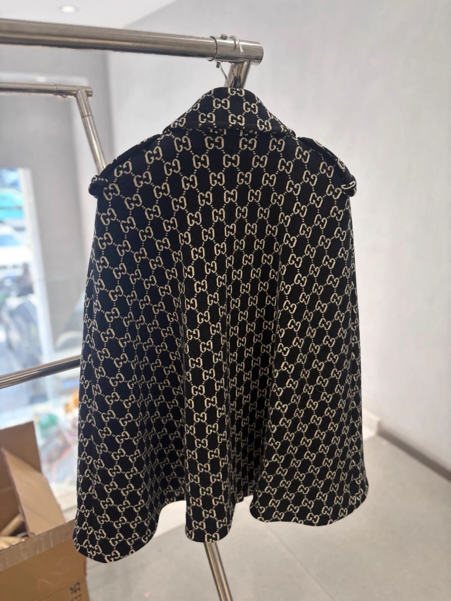 Gucci Gucci Black Gold Allover Logo Wool Cape Archive XS Size XS / US 0-2 / IT 36-38 - 5 Thumbnail