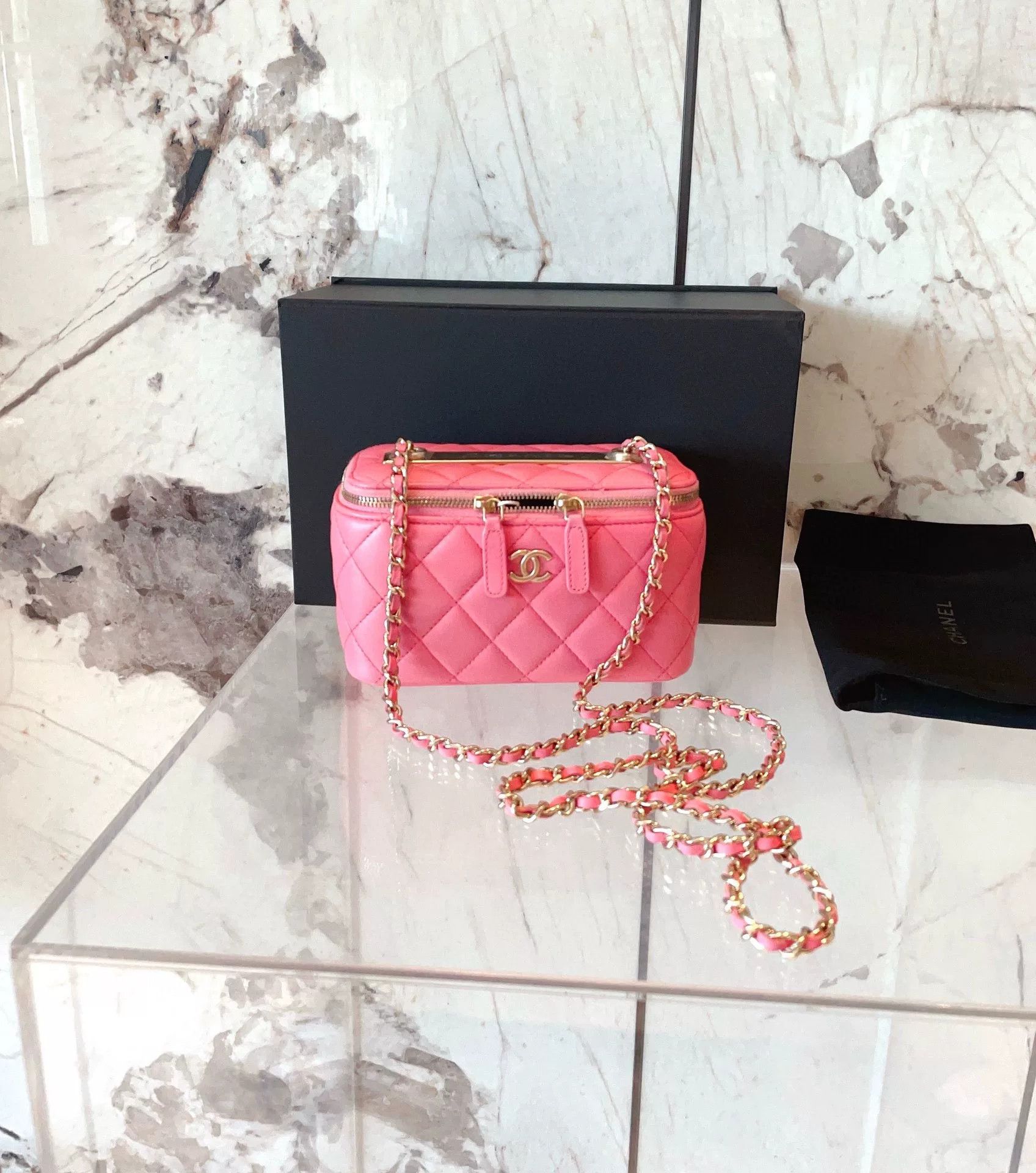 Chanel Pre-loved Bag Very good condition Size ONE SIZE - 1 Thumbnail