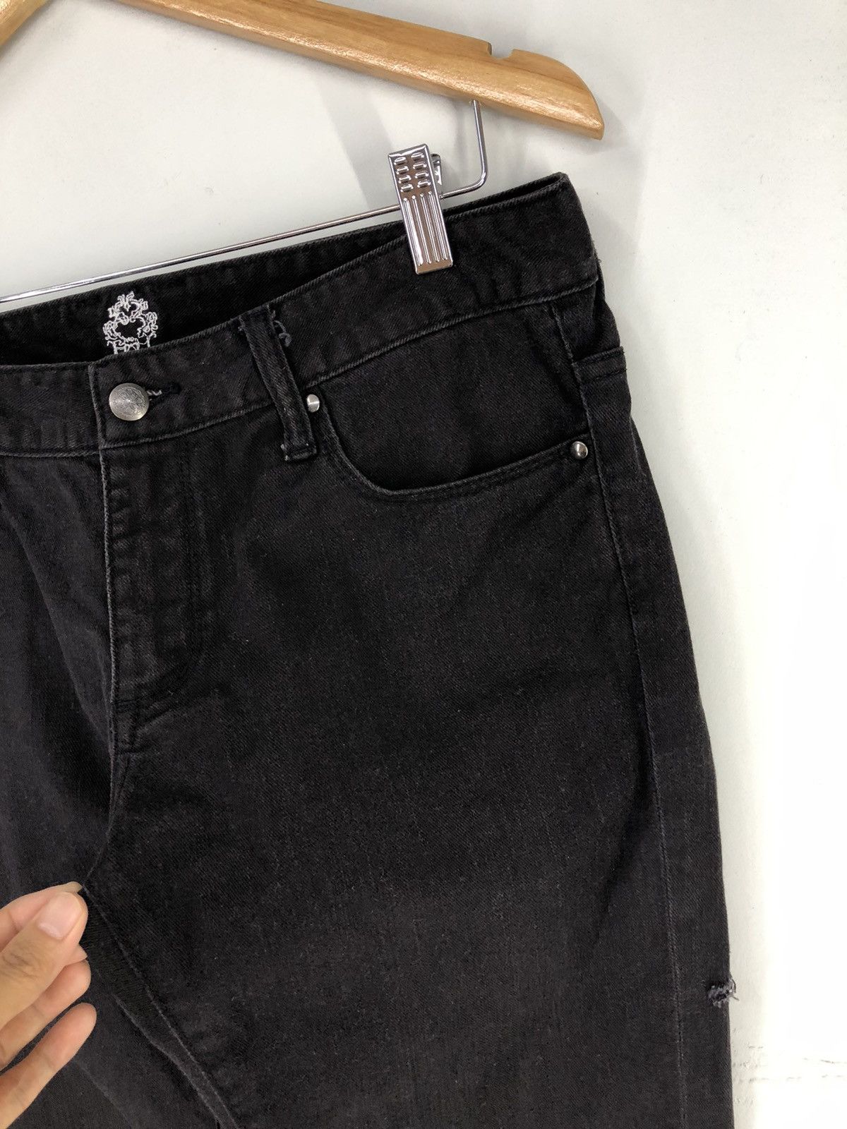 Japanese Brand Japanese Brand Root Three Distressed Black Jeans Size US 31 - 7 Thumbnail