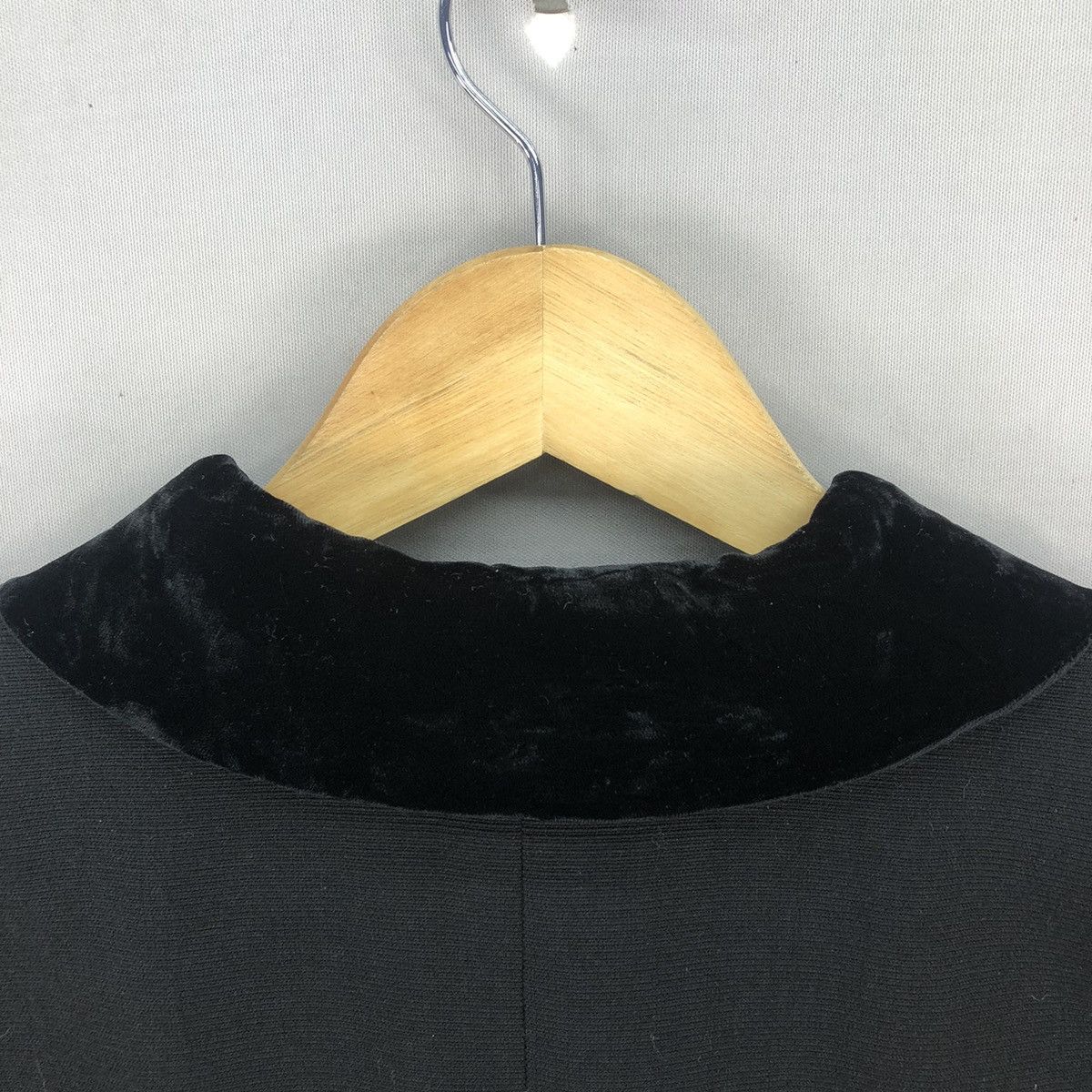 Dior Vintage Christian Dior Velvet Cropped Jacket Size S / US 4 / IT 40 - 9 Thumbnail