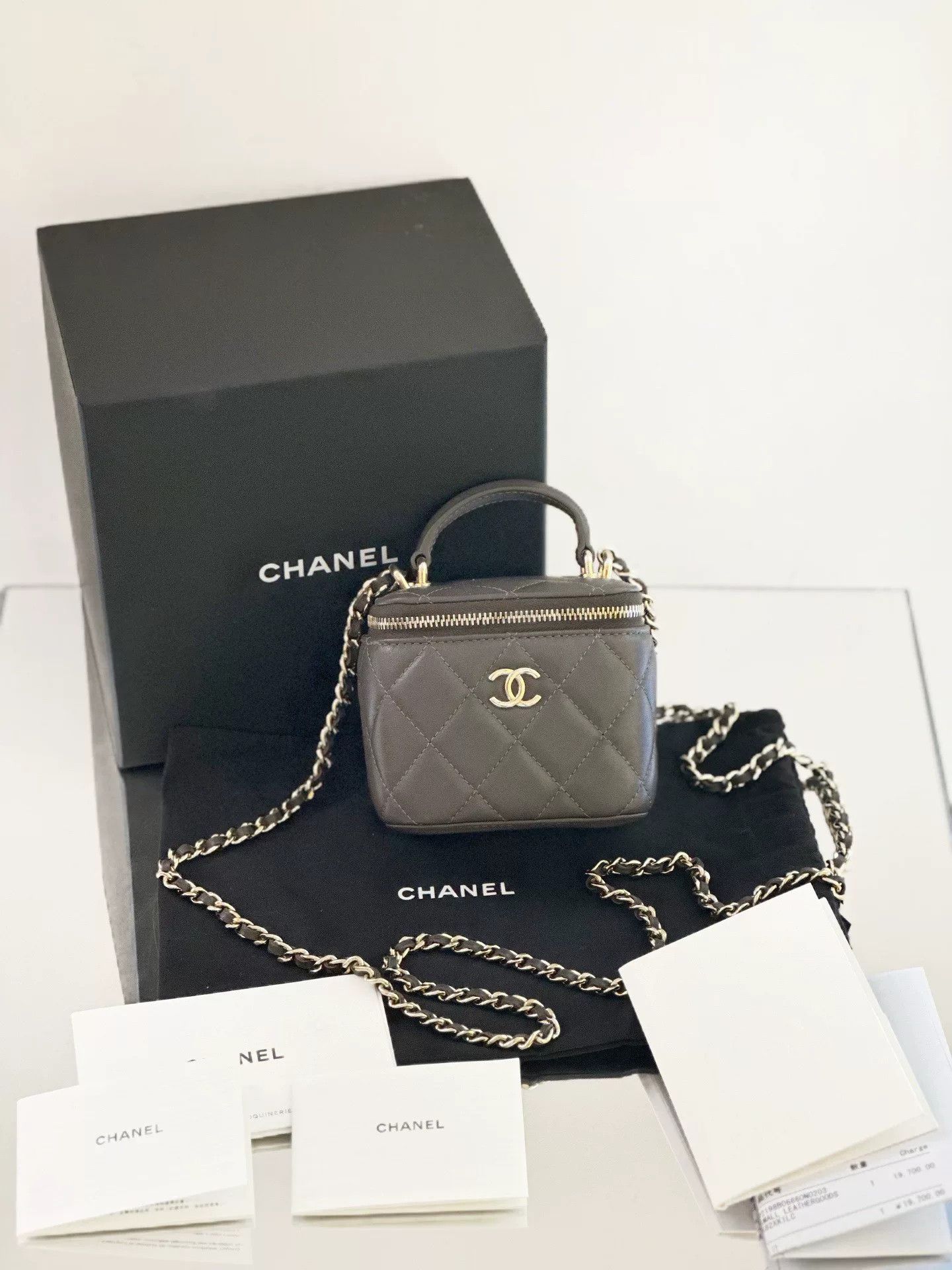 Chanel Pre-loved Bag Very good condition Size ONE SIZE - 1 Thumbnail