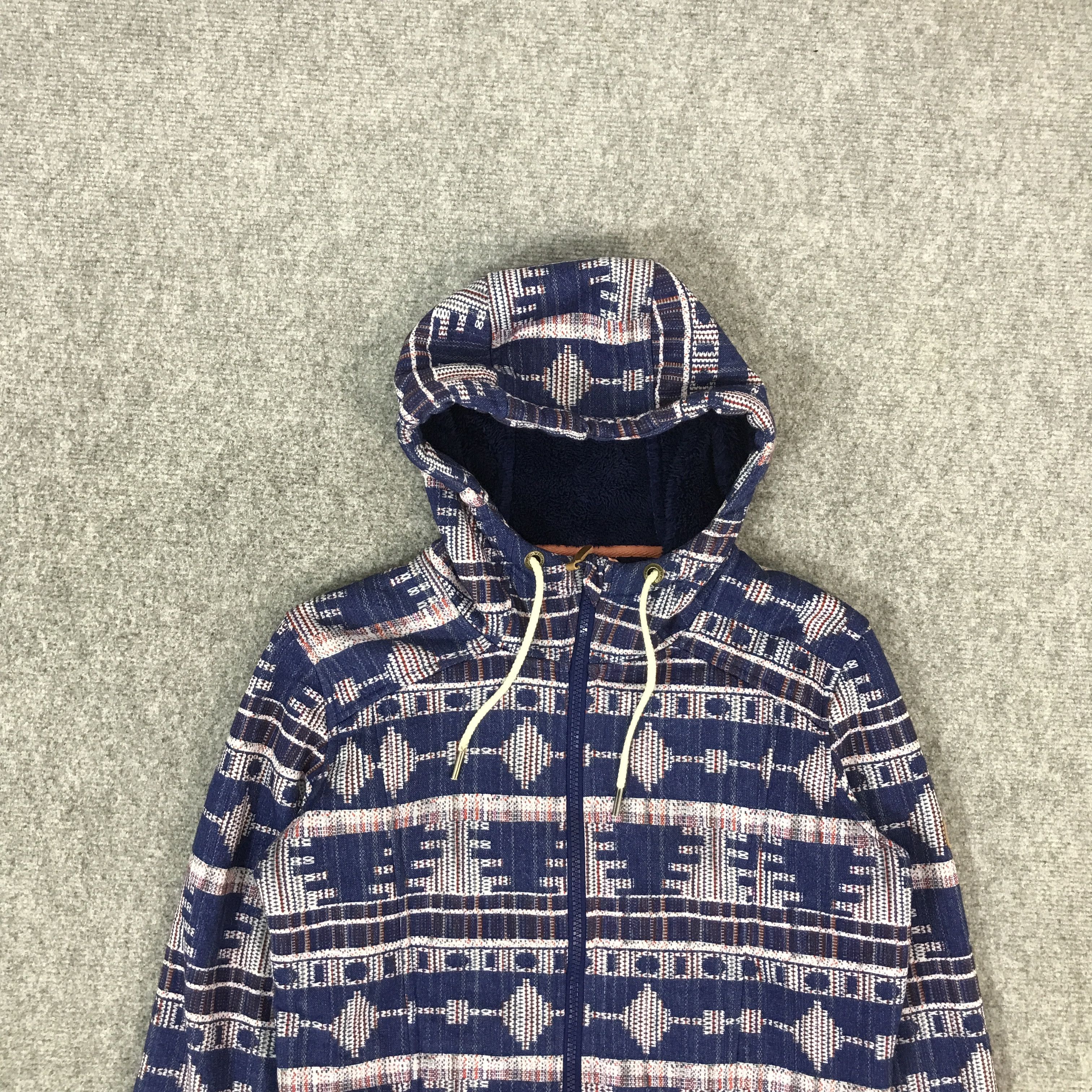 Japanese Brand JAPAN ROXY NAVAJO DESIGN HOODIES JACKET Size US M / EU 48-50 / 2 - 3 Thumbnail
