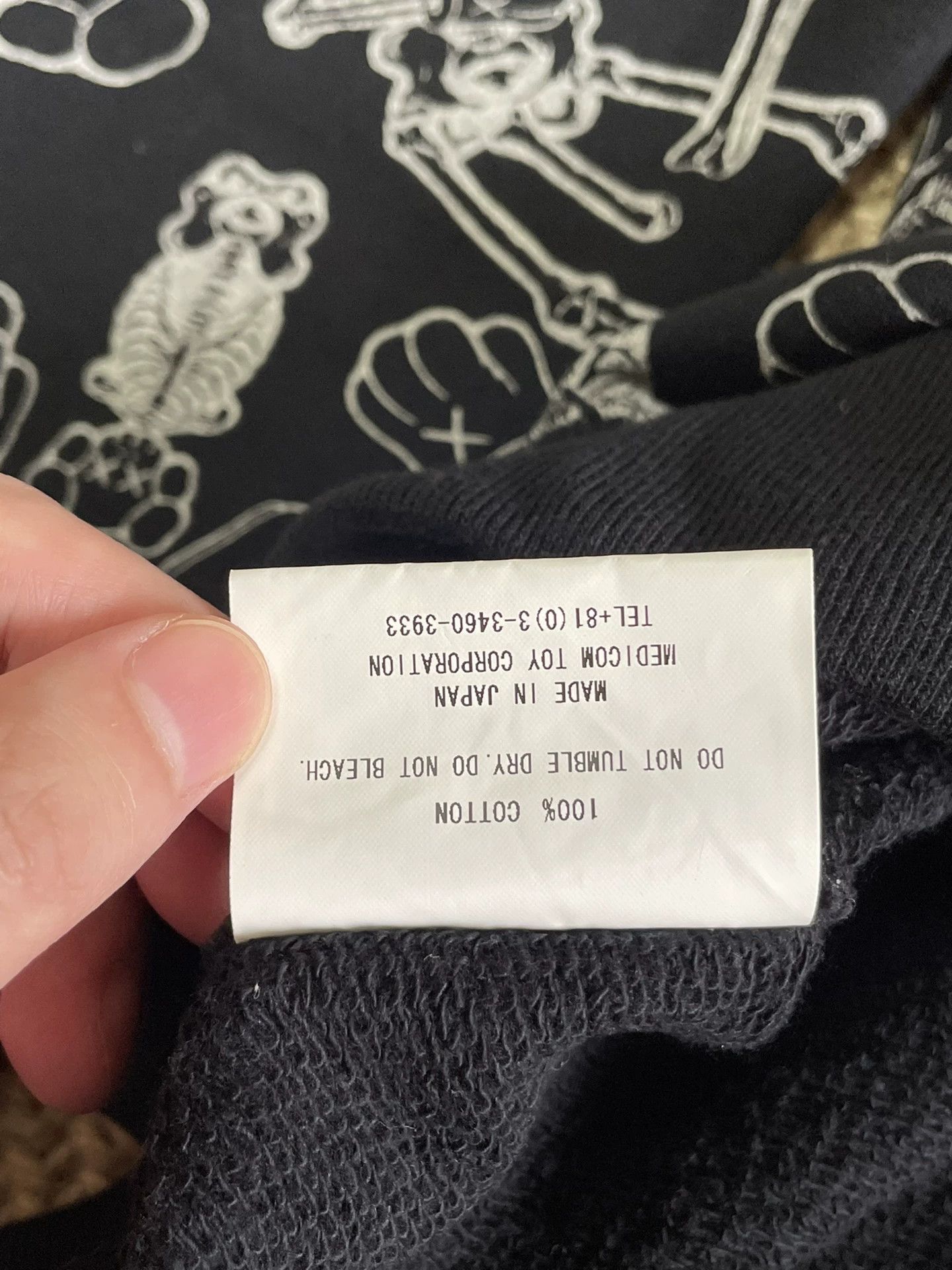 Original Fake OriginalFake KAWS Early Release Hoodie Full Print L Like New Size US L / EU 52-54 / 3 - 9 Thumbnail