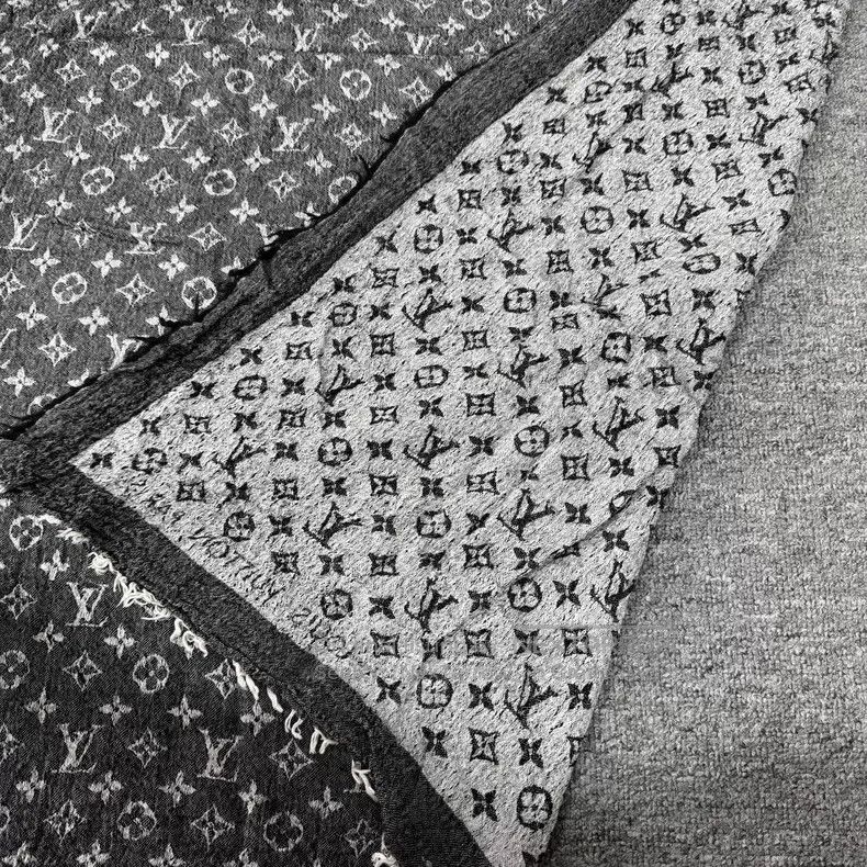 Louis Vuitton Louis Vuitton Old-flower printed black and silver reversib Size ONE SIZE - 3 Thumbnail