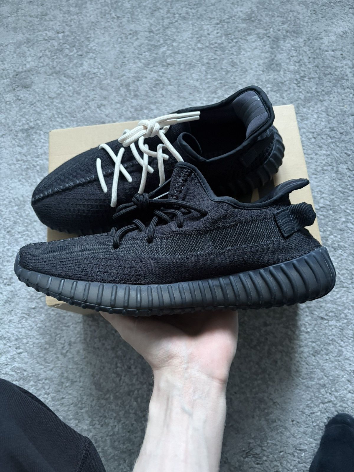 Adidas Yeezy boost 350v2 onyx Size US 11 / EU 44 - 2 Thumbnail