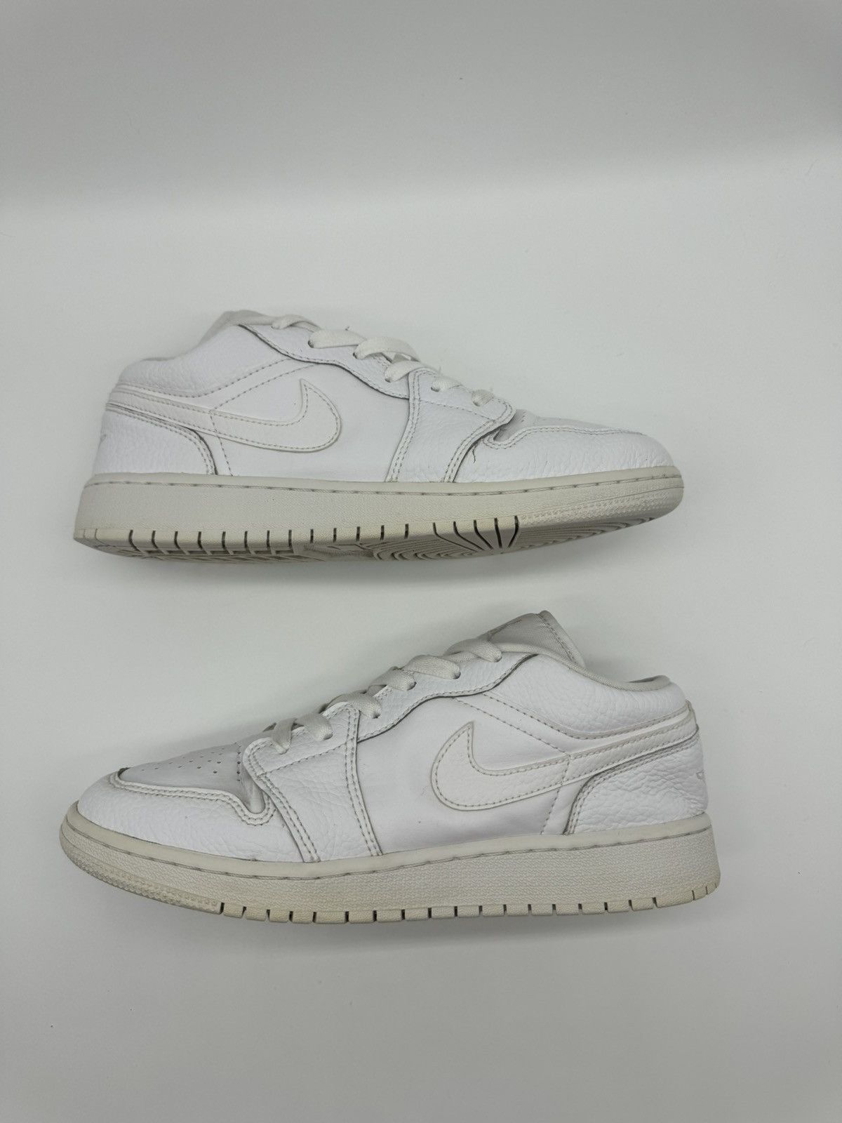 Jordan Brand × Nike Nike Air Jordan Retro 1 Low Triple White Size 6.5Y | 8 Women Size US 6.5 / EU 39-40 - 2 Thumbnail