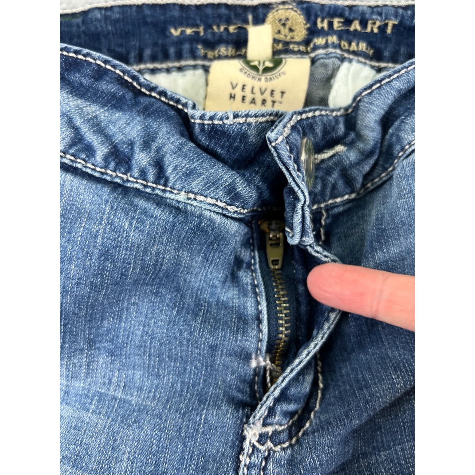 Velvet Velvet Heart Jeans Women's 6 Blue Denim Straight Leg Low Rise 26x24 Cotton 5-Pocket Heart Womens Size 28" / US 6 / IT 42 - 5 Thumbnail