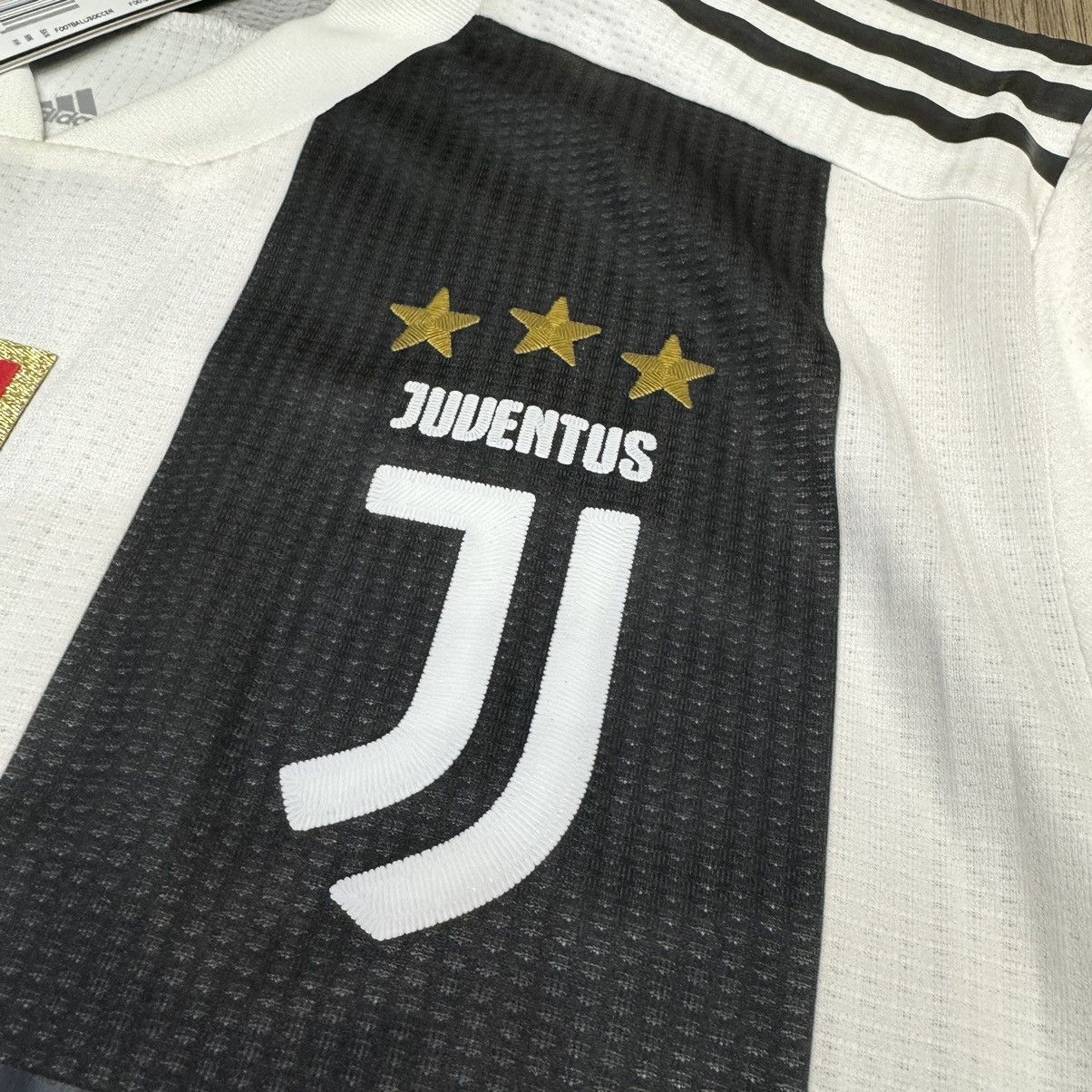 Adidas Juventus 18/19 player issue home shirt #7 Ronaldo(bnwt) Size US M / EU 48-50 / 2 - 4 Thumbnail