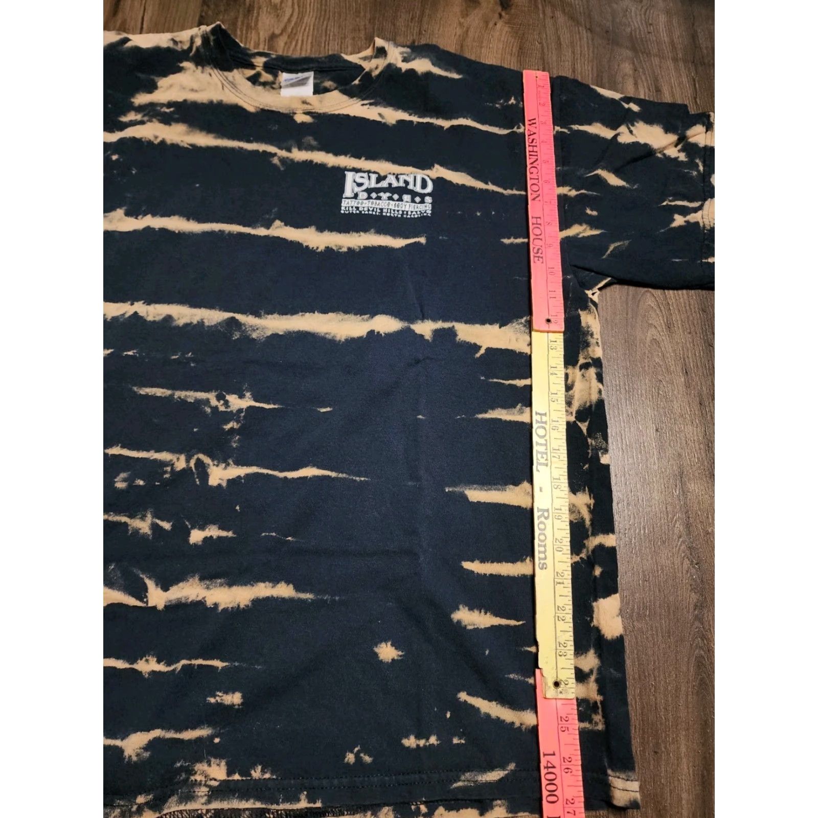 Gildan VINTAGE Gildan Mens XL T-Shirt Black Bleach Light District Outer Banks NC Distressed Short Sleeve Crew Neck Size US XL / EU 56 / 4 - 4 Thumbnail