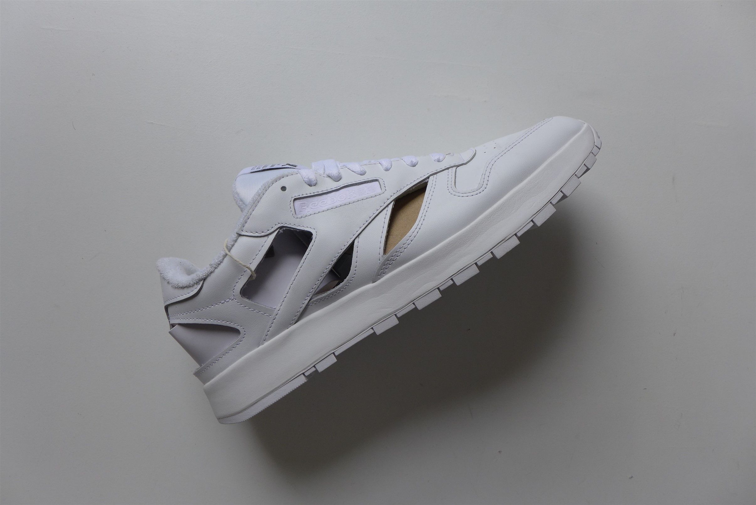 Maison Margiela × Reebok Magiela x Reebok Tabi White Classic Leather DQ Sneakers Size US 13 / EU 46 - 9 Thumbnail
