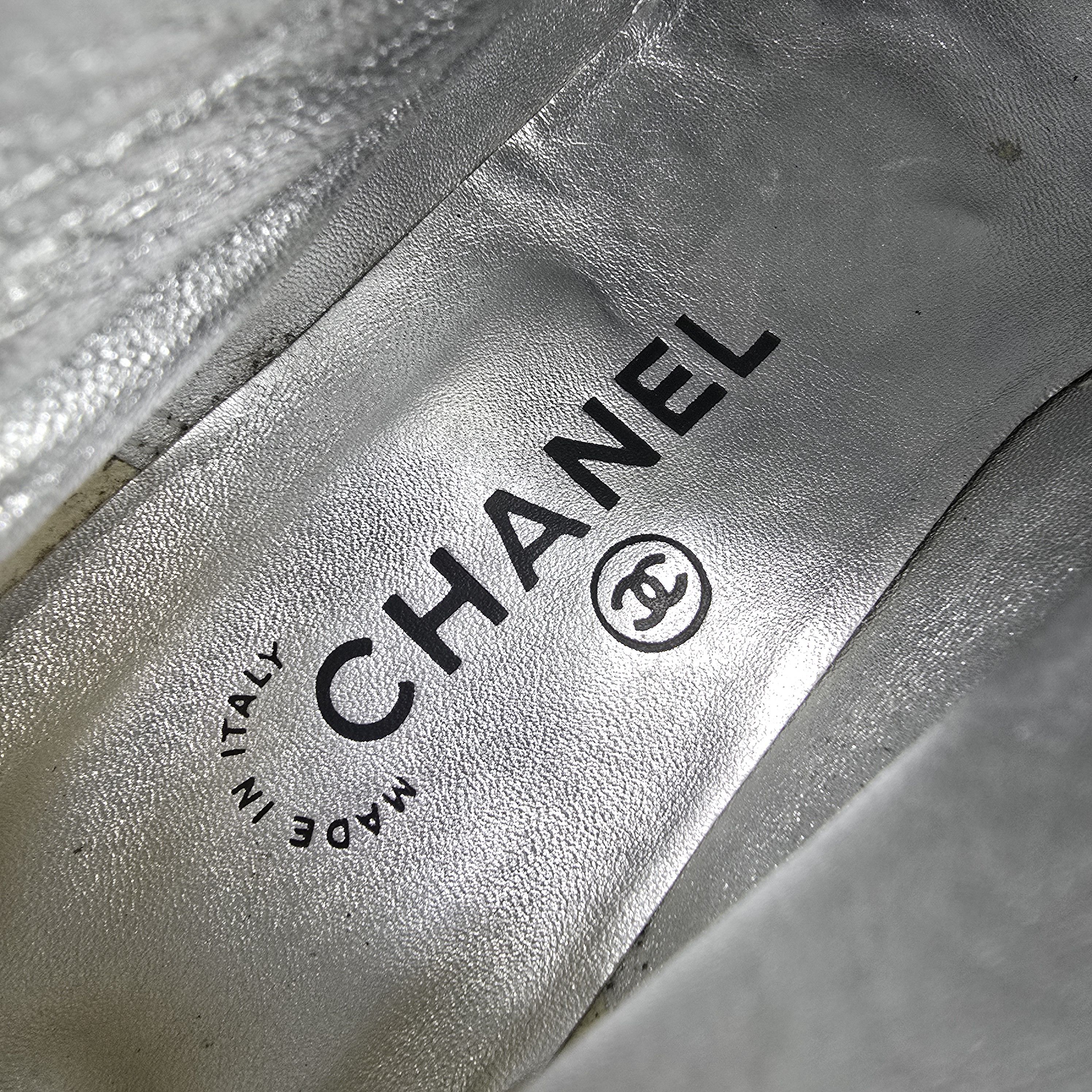 Chanel Chanel - AW01 Logo Embossed Suede Ankle Boot Size US 7.5 / IT 37.5 - 10 Thumbnail