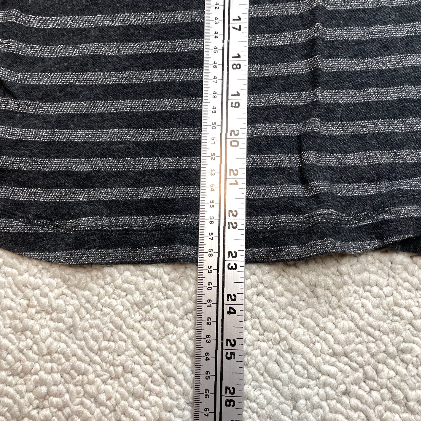 Banana Republic VINTAGE Banana Republic Shirt Womens Small Gray Striped Long Sleeve Roll Tab Cotton Top Size S / US 4 / IT 40 - 5 Thumbnail
