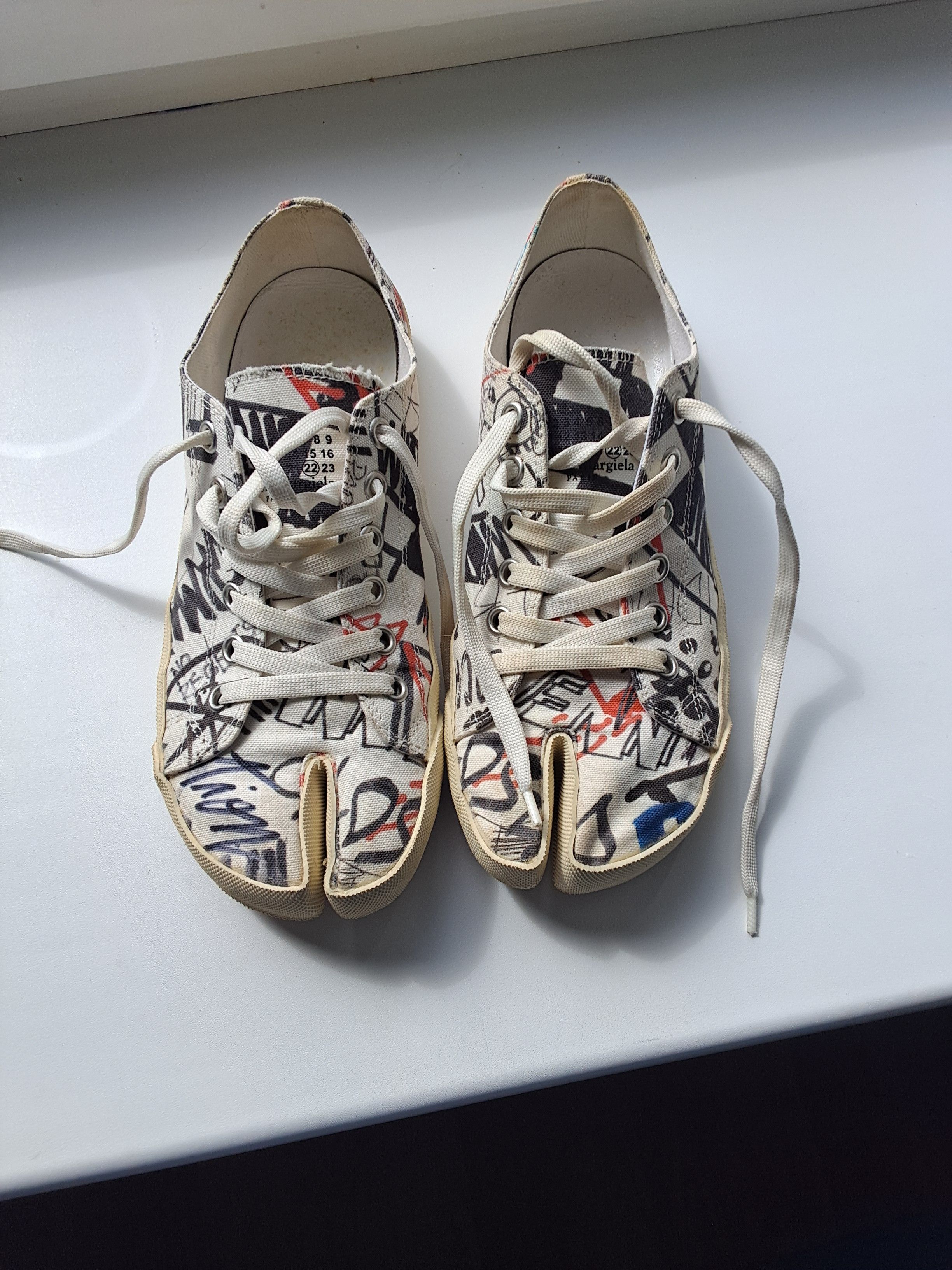 Maison Margiela Maison MargielaLow Top Sneakers«Graffiti Print»Rare Archives Size US 9 / EU 42 - 1 Thumbnail