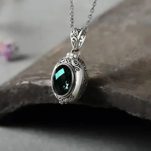 Other Green C Zircon Oval Locket Pendant Necklace Size ONE SIZE - 1 Thumbnail