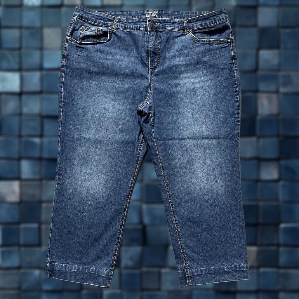 Vintage Terra & Sky Womens Jeans 24W Petite Blue Denim Straight Leg EUC Size 42" / US 20 - 1 Thumbnail