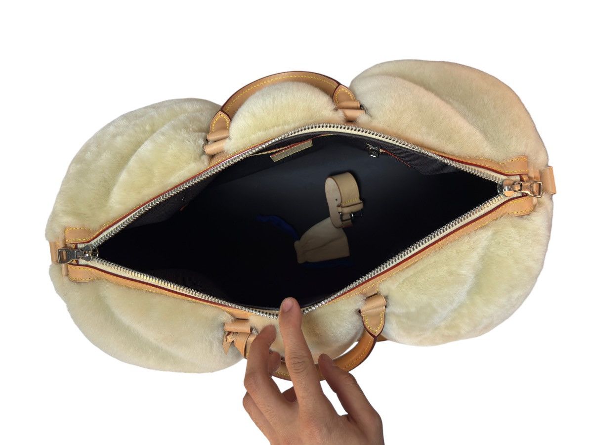 Louis Vuitton Louis Vuitton Mink Keepall Bandoulière 50 (Shearling) Duffle Size ONE SIZE - 17 Thumbnail