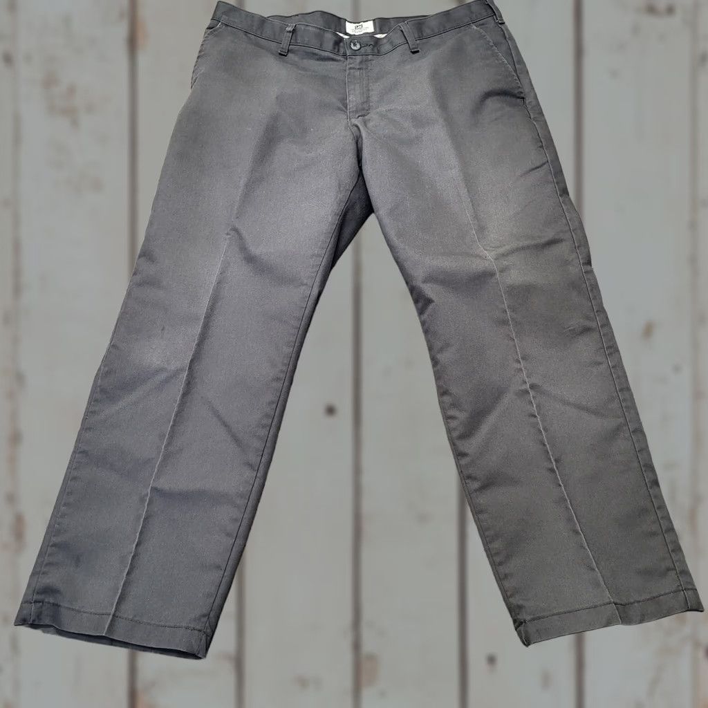 Lee Lee Total Freedom Straight Fit Chino Pants Men's 38x29 Grey Flat Front Relaxed Slim Straight Front Buy Now Size US 38 / EU 54 - 1 Thumbnail