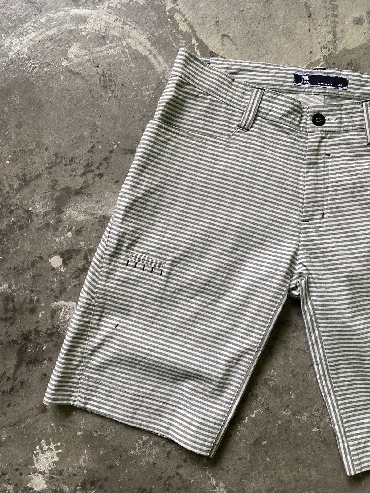Oakley × Vintage Vintage Oakley Stripe Short Pants Size US 34 / EU 50 - 2 Thumbnail