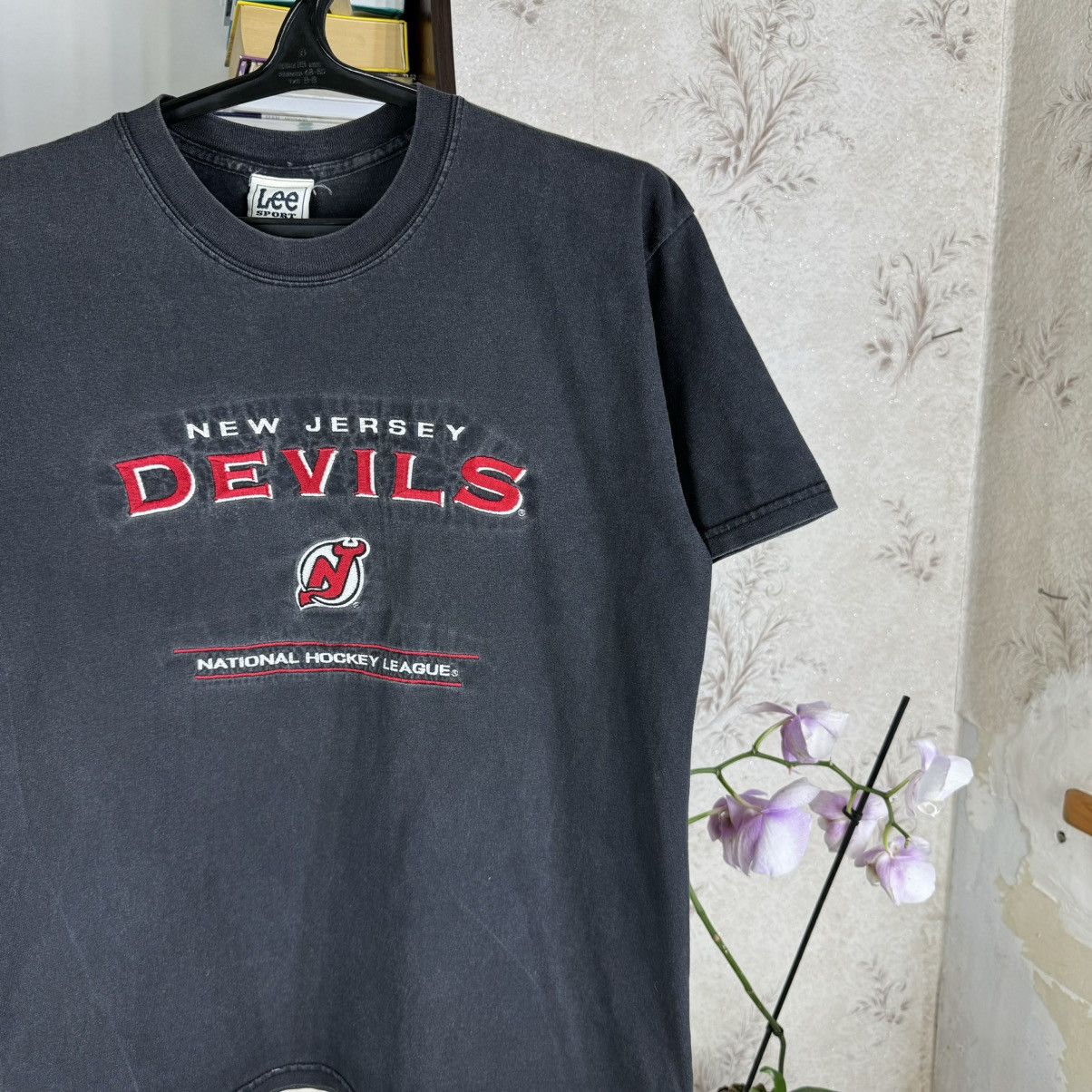 Lee × NHL × Vintage New Jersey Devils T shirt 90s Lee Sport NHL Hockey L Black Size US L / EU 52-54 / 3 - 3 Thumbnail