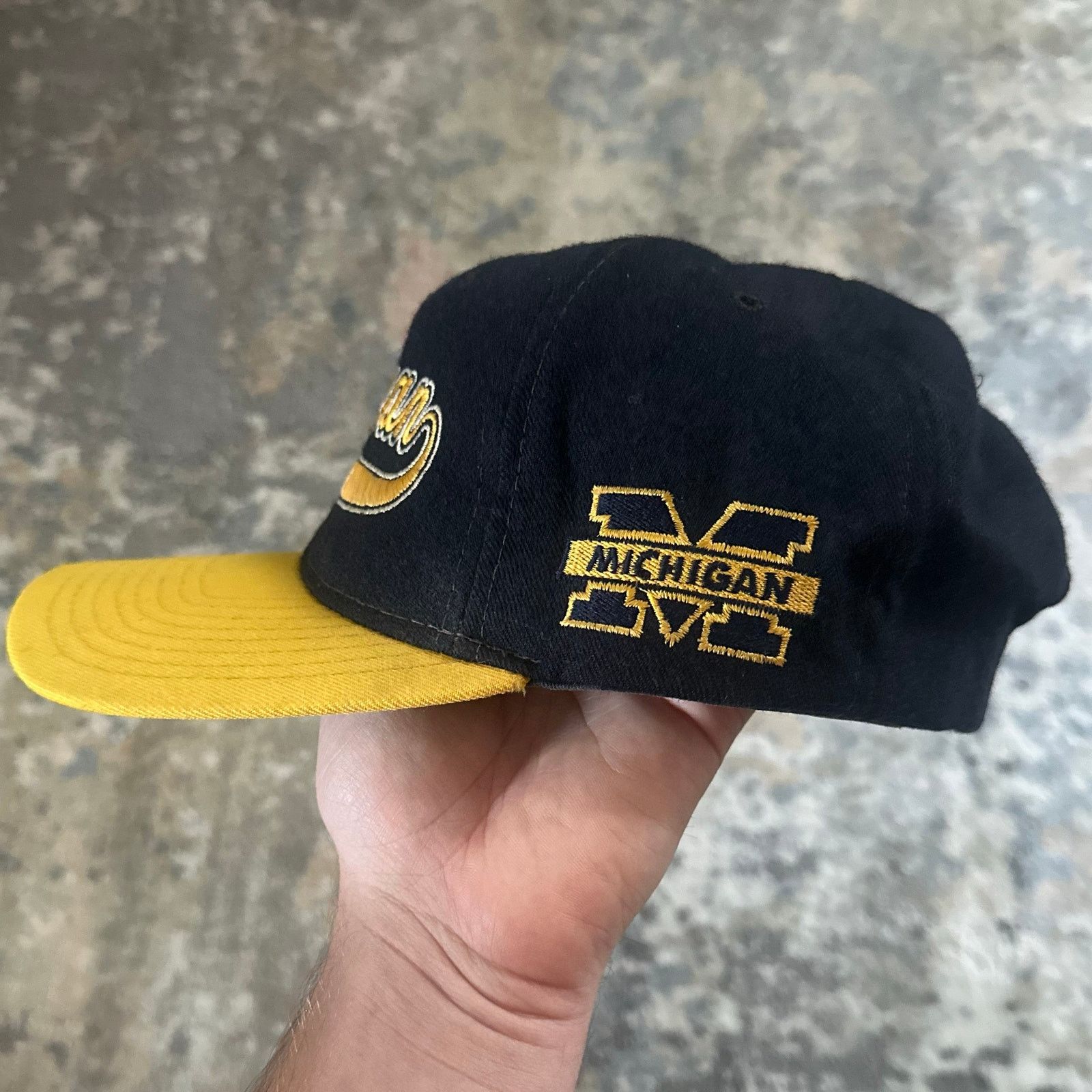 Starter 90s NCAA Michigan Wolverines Starter Script Wool Snapback Size ONE SIZE - 3 Thumbnail