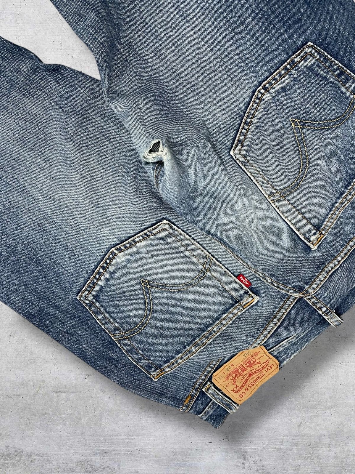 Levi's Vintage Clothing VINTAGE 501 LEVIS USA DESIGNER 90S DISTRESSED INDIGO DENIM Size US 31 - 15 Thumbnail