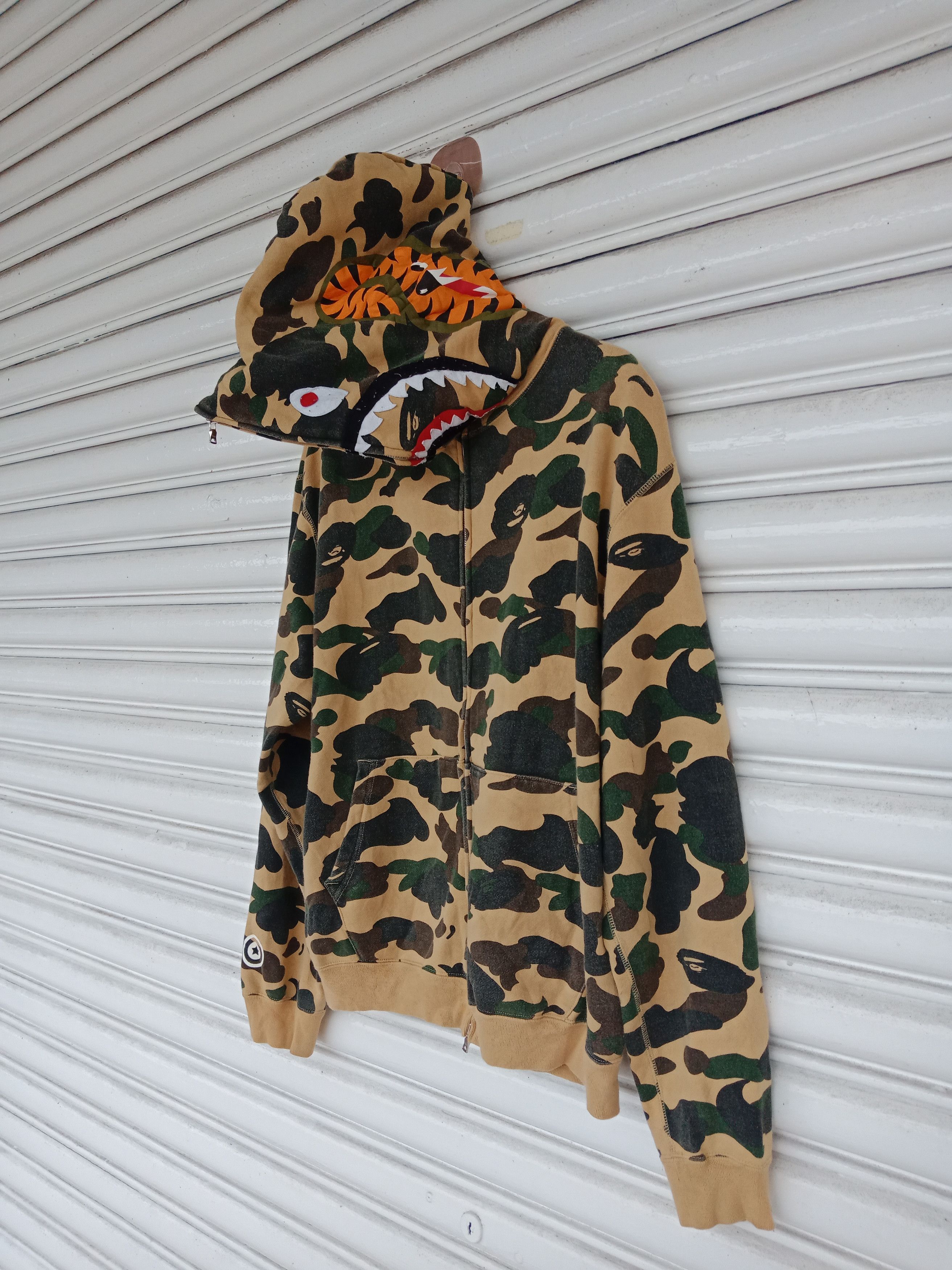 Bape Bape 1st Camo Shark Full Zip Hoodie Size US M / EU 48-50 / 2 - 6 Thumbnail