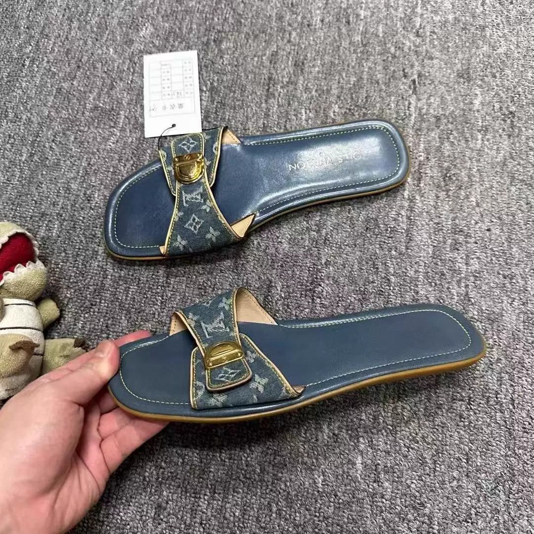 Louis Vuitton LV Monogram Slippers Mint 38.5 Size US 8 / IT 38 - 2 Thumbnail