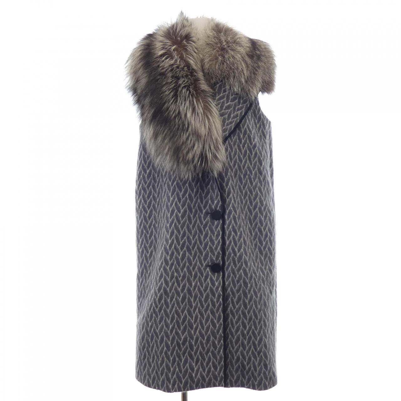 Fendi Fendi Fendi Fox Fur Long Vest Fur Outerwear FF8651 A8FH DUTY FREE for USA Size ONE SIZE - 1 Thumbnail
