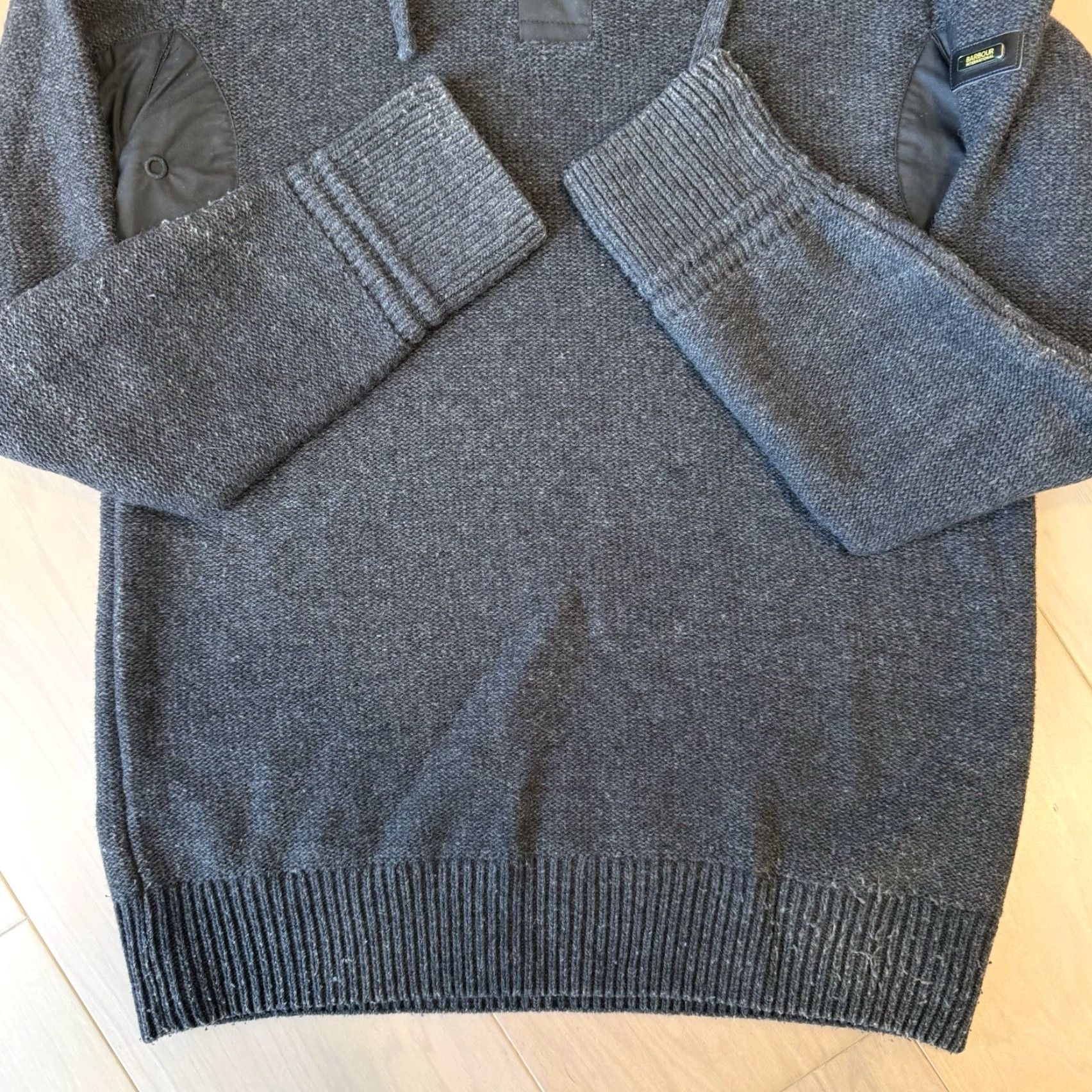 Barbour Barbour Wool Sweater Small Dark Gray Hooded Pullover Casual Workwear Mens Knit Logo 90s Vintage not required Size US S / EU 44-46 / 1 - 7 Thumbnail