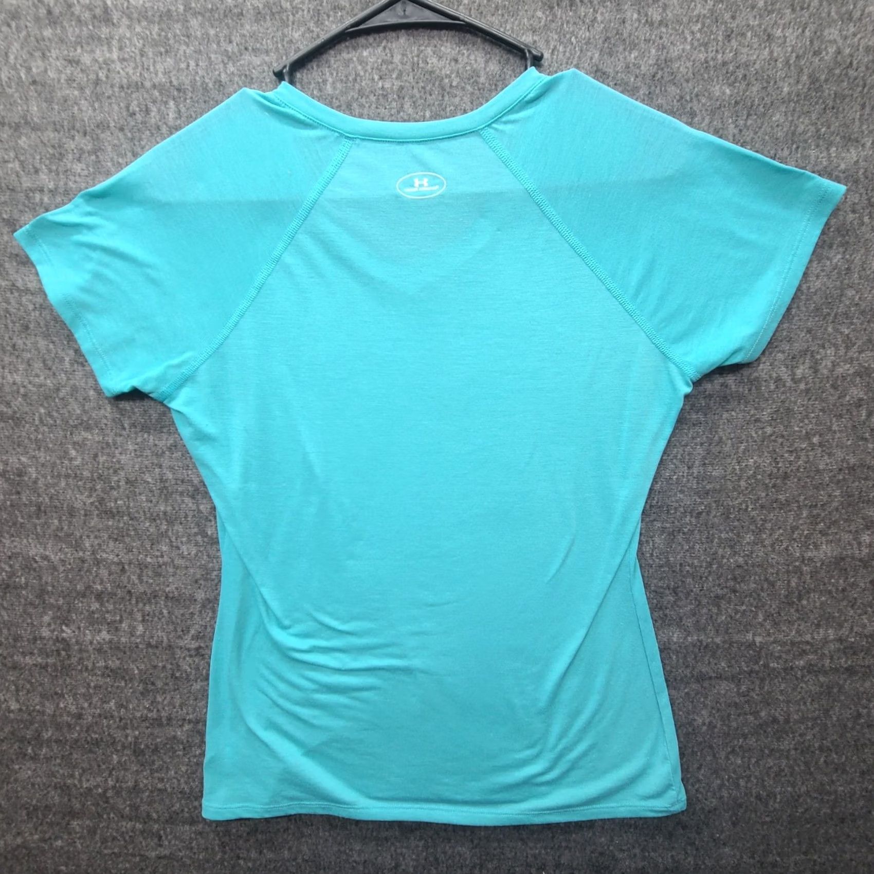 Under Armour Under Armour Shirt Womens S Slim HeatGear V-Neck Short Sleeve Blue 100% Polyester Athletic Pullover Activewear Warmer Months Wom mens? Size S / US 4 / IT 40 - 6 Thumbnail