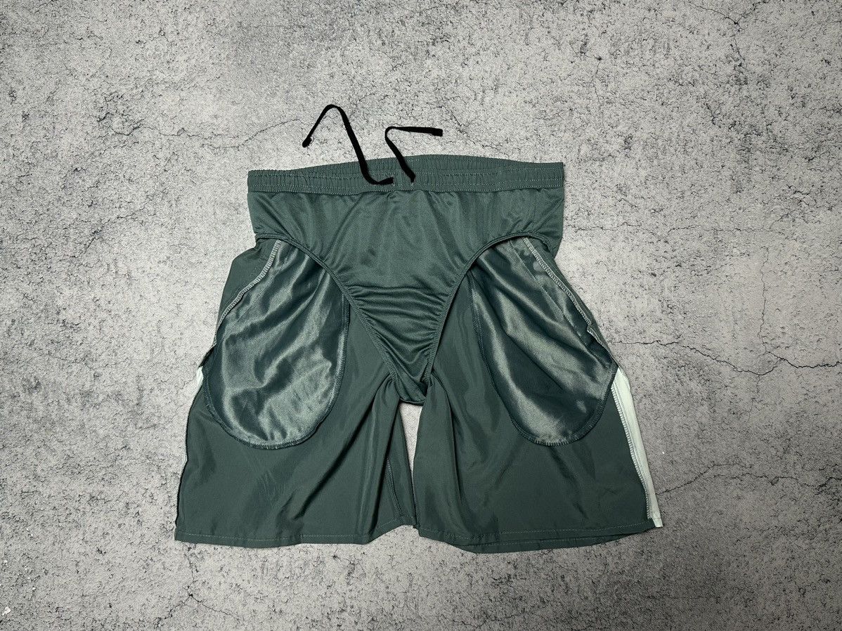 Nike Nike Dri-Fit Big Swoosh Logo Shorts Size US 30 / EU 46 - 10 Thumbnail