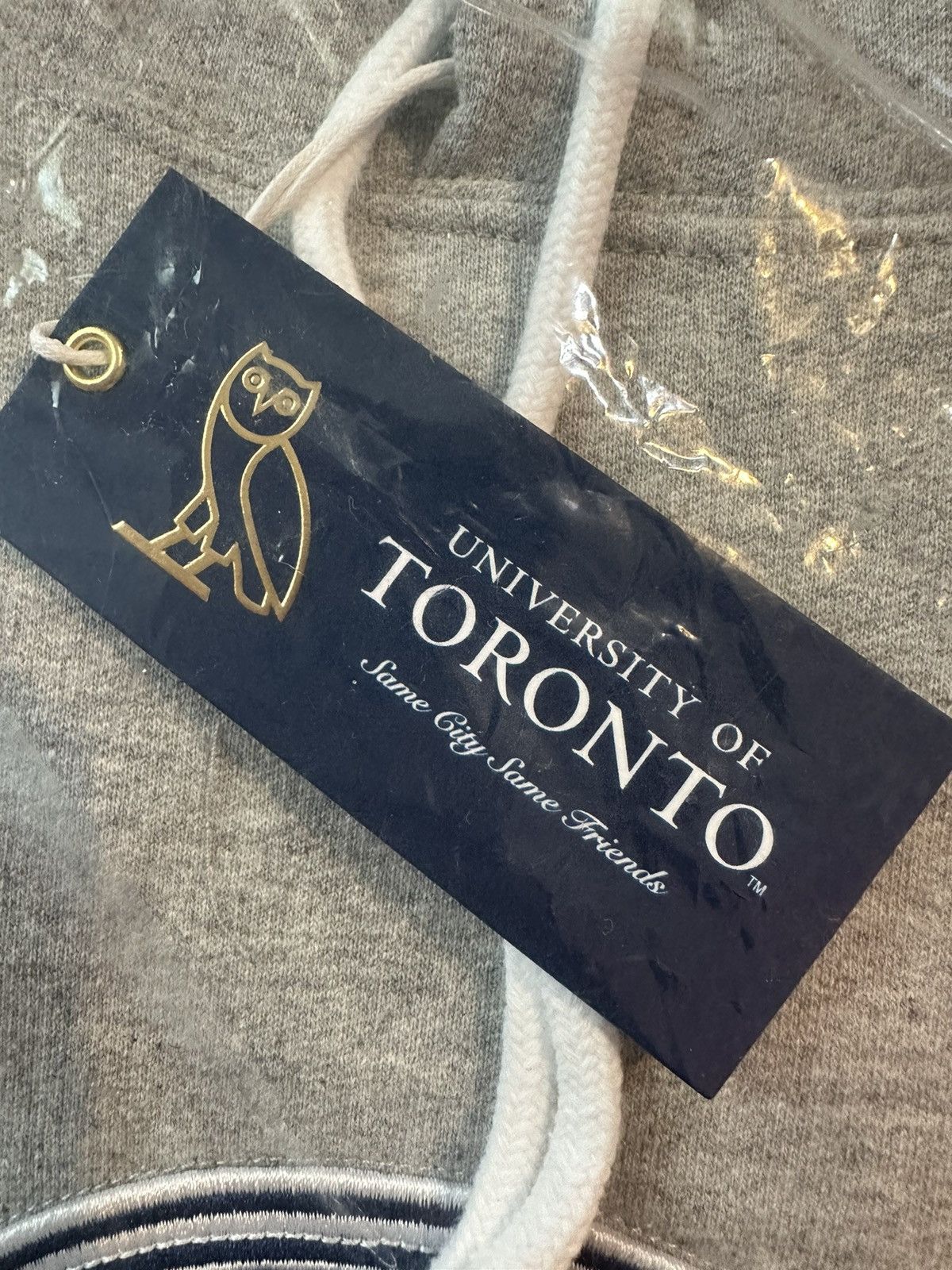October's Very Own OVO x U of T University of Toronto Hoodie Grey size medium Size US M / EU 48-50 / 2 - 6 Thumbnail